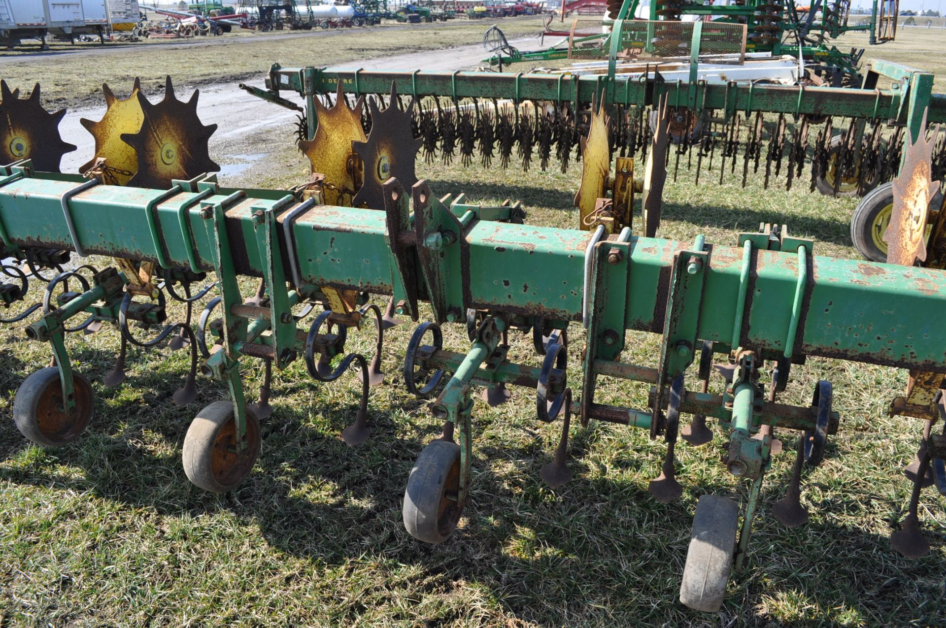 John Deere row crop cultivator, 8 row x 30”, 3pt, end transport - Image 6 of 8