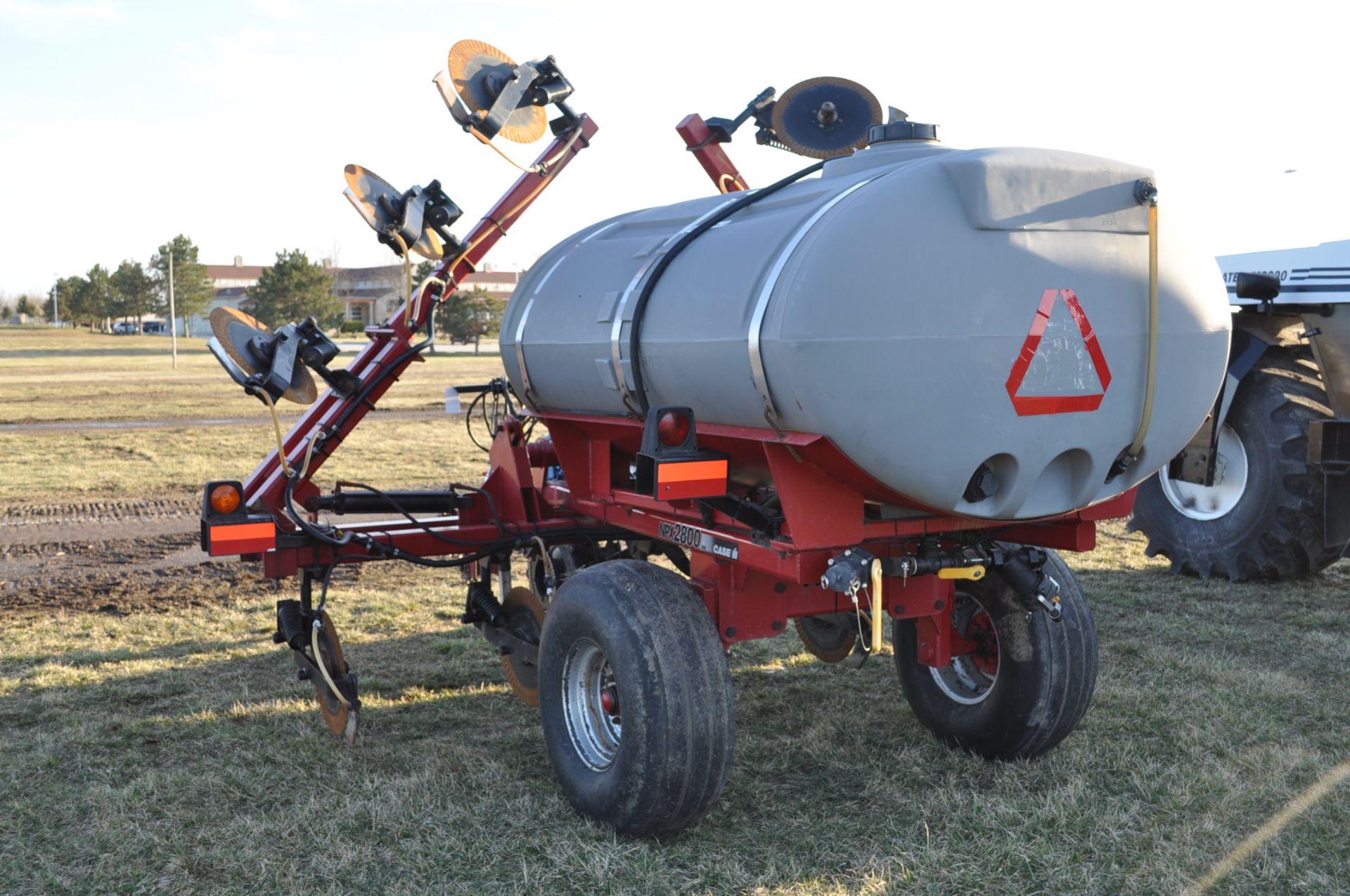 Case IH NPX 2800 12 row 28% applicator, 11 coulter w/ knife, 800 gal poly tank, - Image 4 of 11