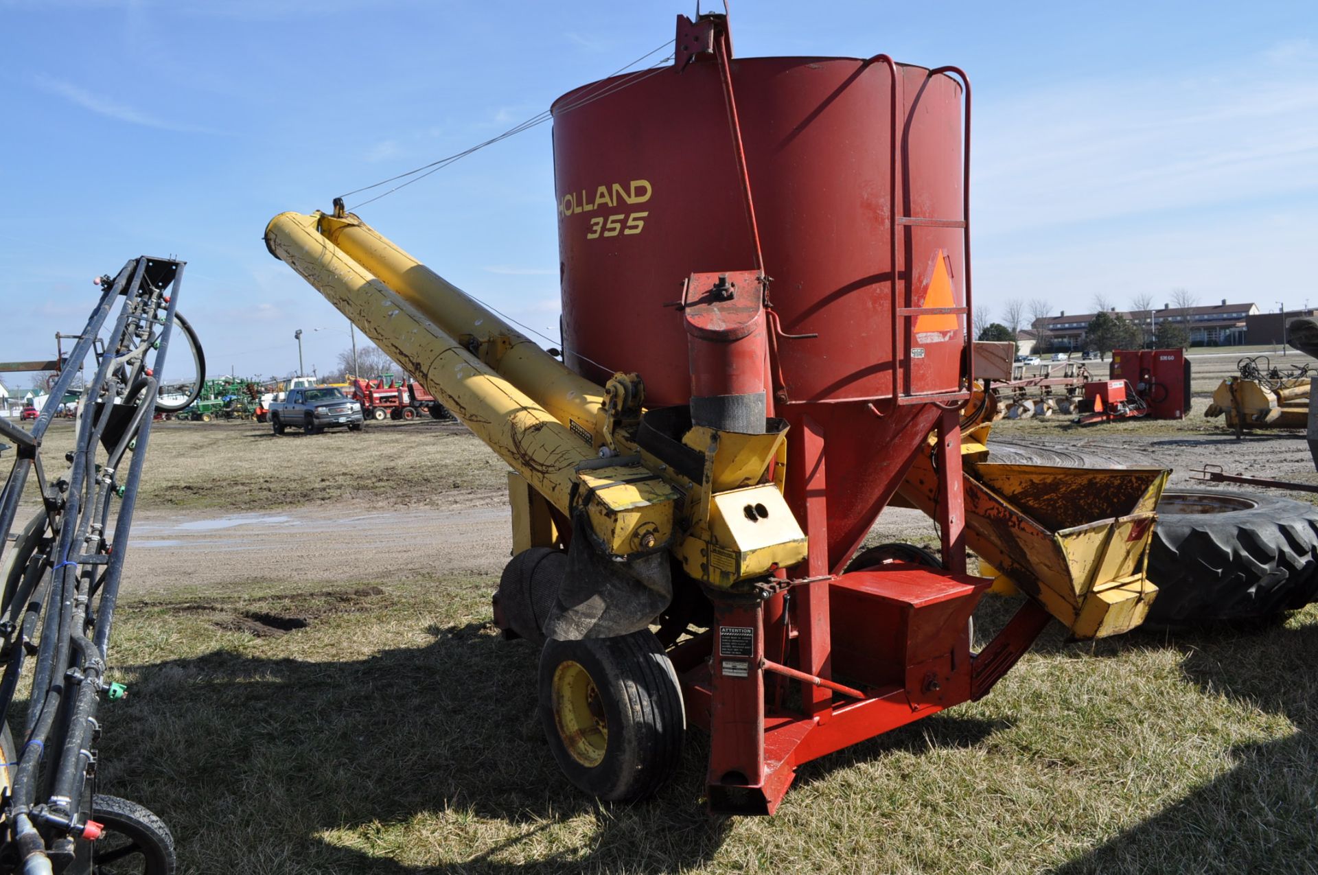 New Holland 355 grinder mixer, load auger, long unload auger, scales need repaired - Image 4 of 9