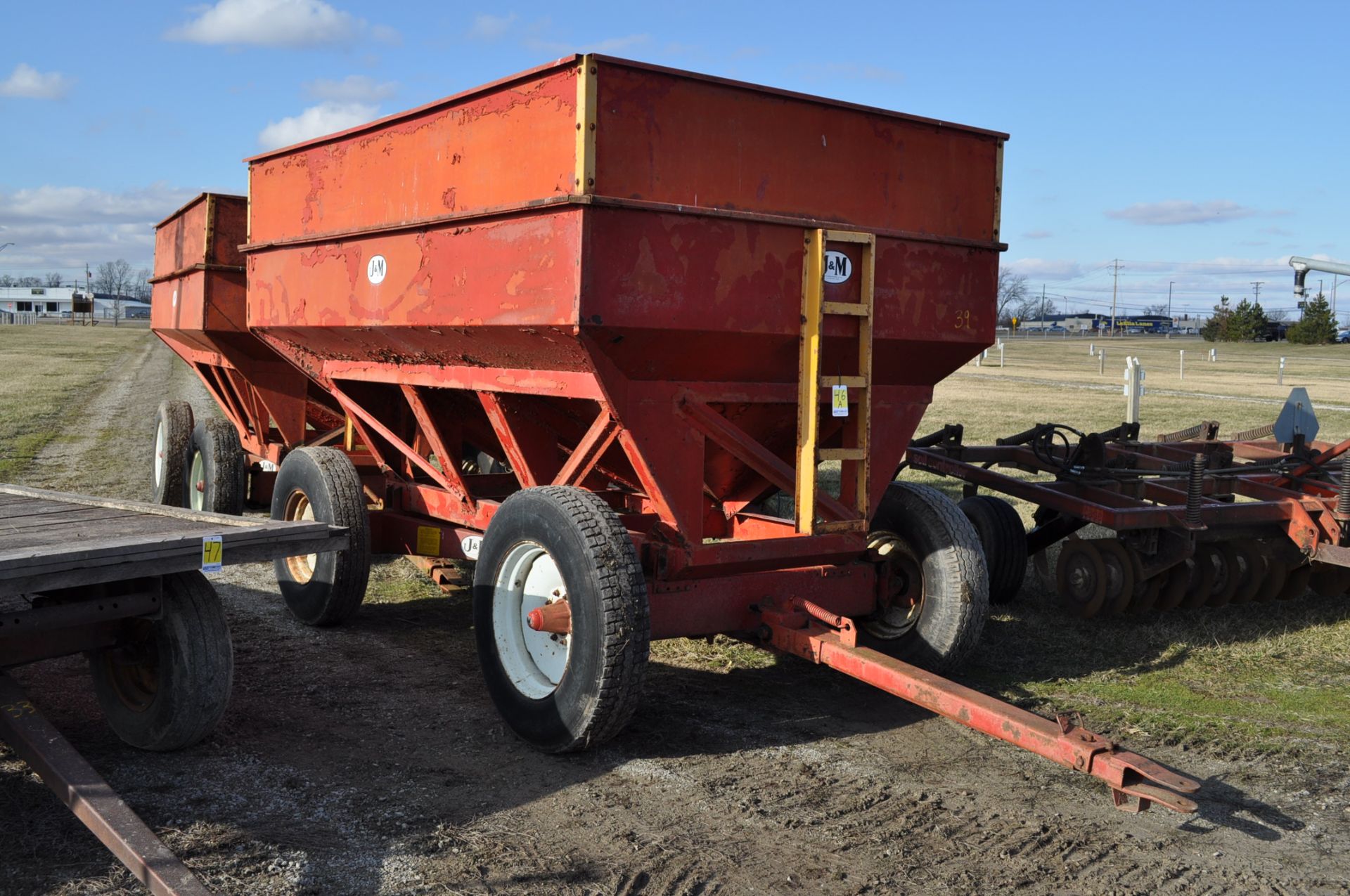 J&M 350 gravity bed wagon on gear - Image 2 of 8