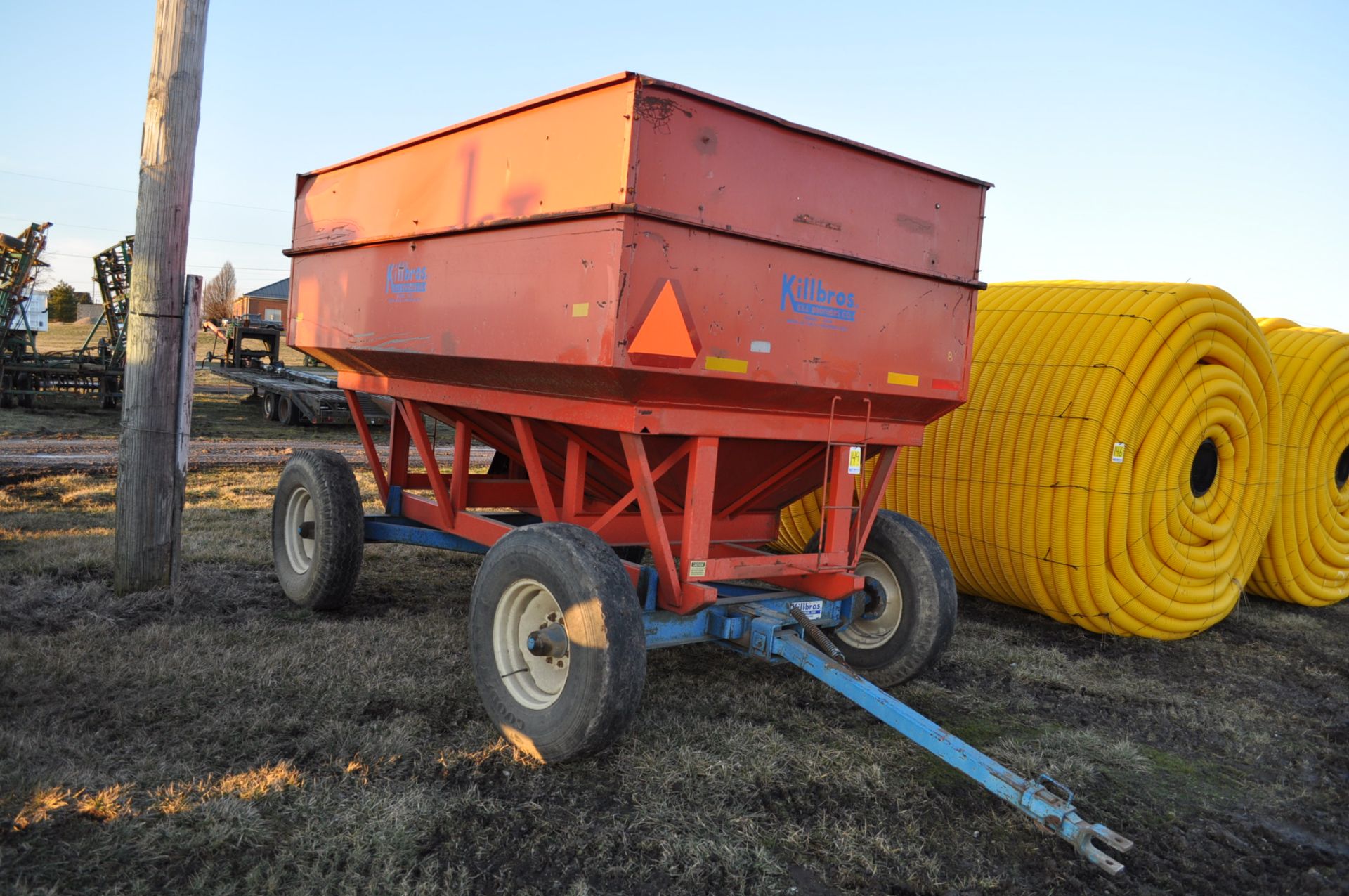 Killbros 385 gravity bed wagon on Killbros 1386 gear, 10.00-20 tires