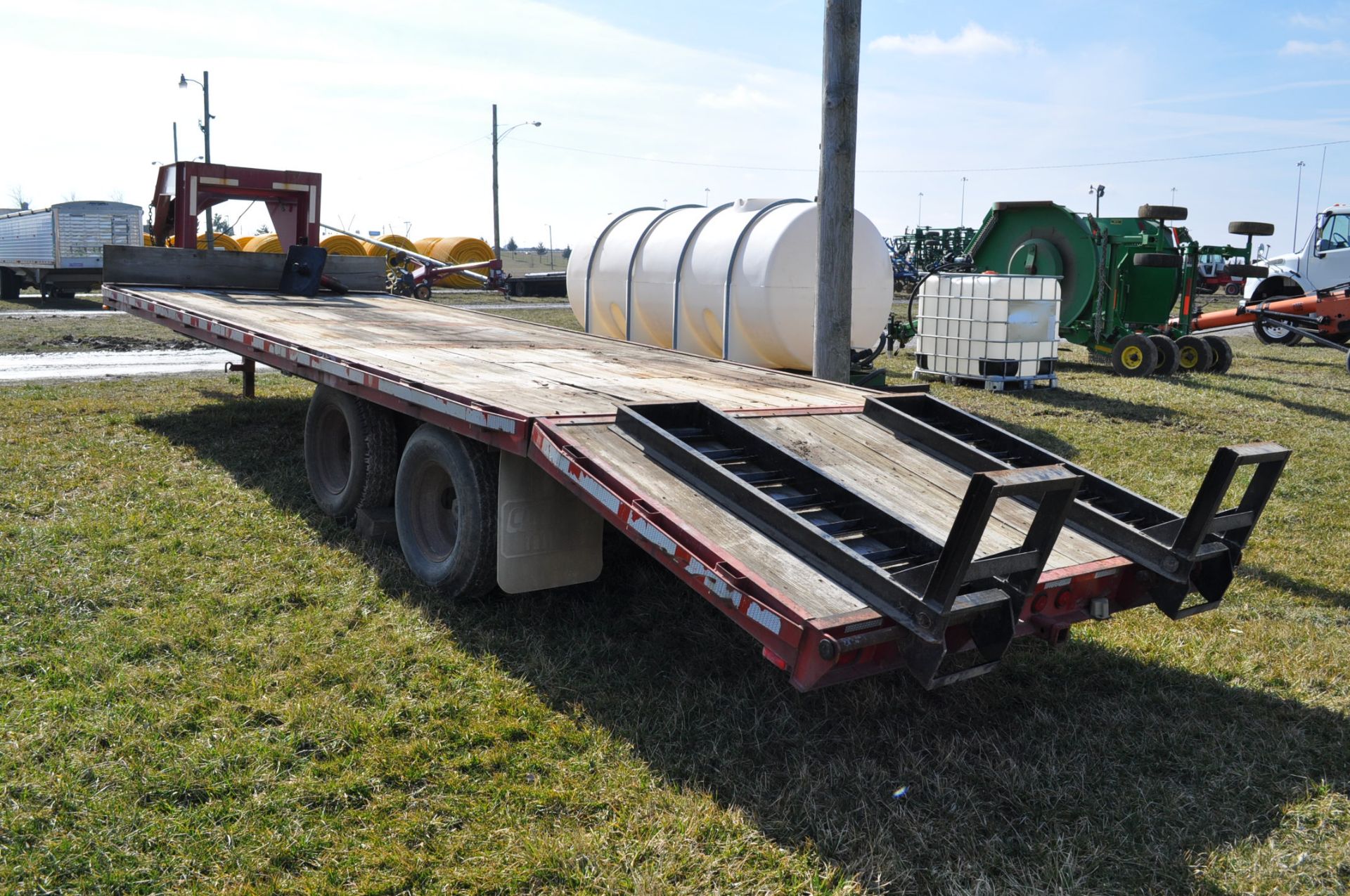 1998 20’+5’ Corn Pro gooseneck trailer, dual tandem axle, adjustable dovetail with ramps, - Image 4 of 13