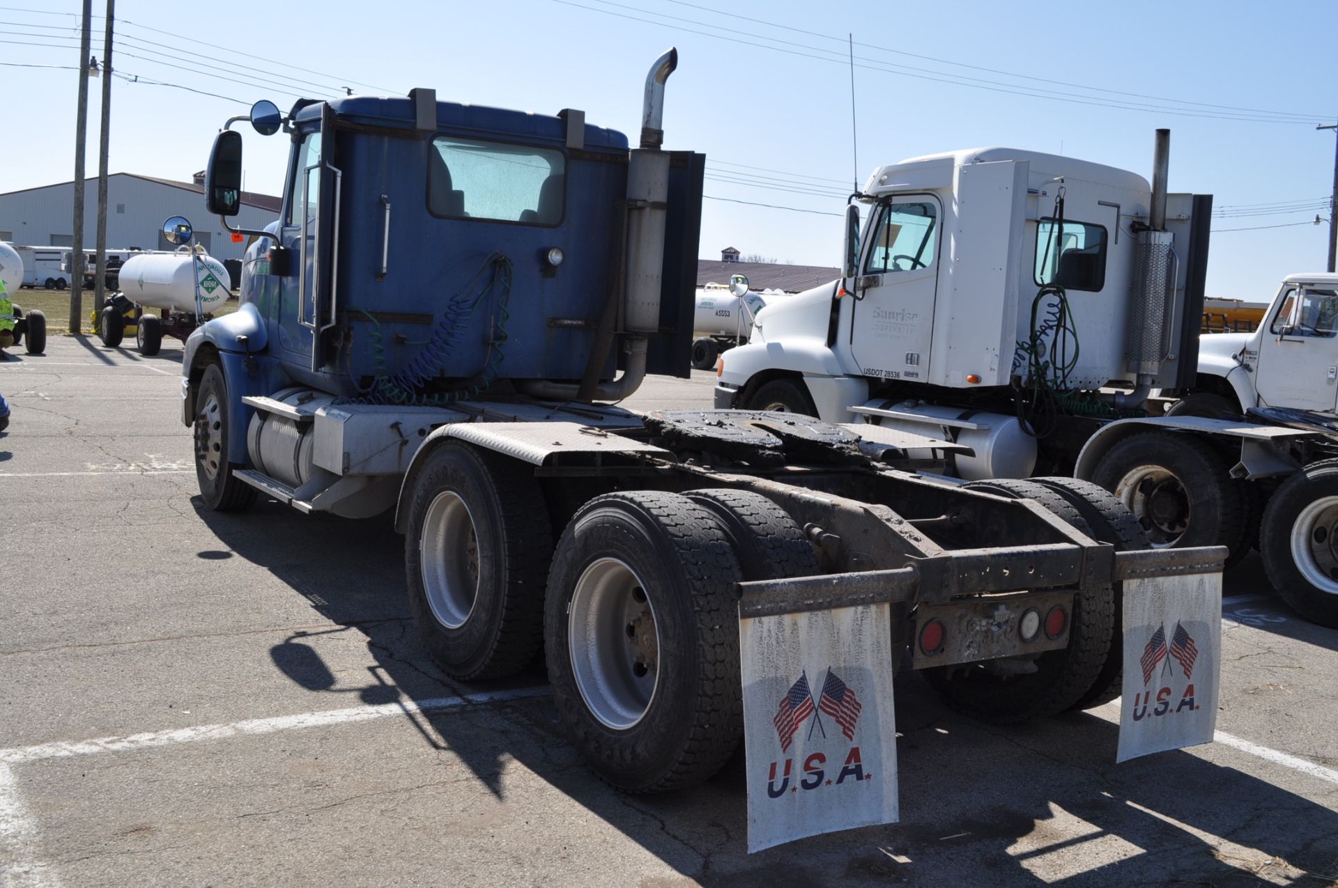 2005 International 9400-I semi tractor, tandem, Cummins ISX,10-speed, air ride, 766,280 mi - Image 2 of 21