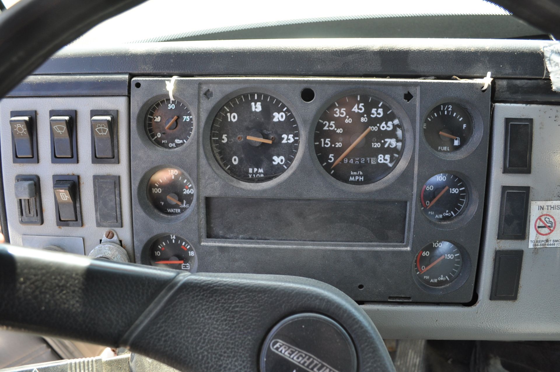 1993 Freightliner FL70, single, Cummins 5.9, 6-speed trans, 14’ flat bed, 294,873 mi - Image 13 of 15