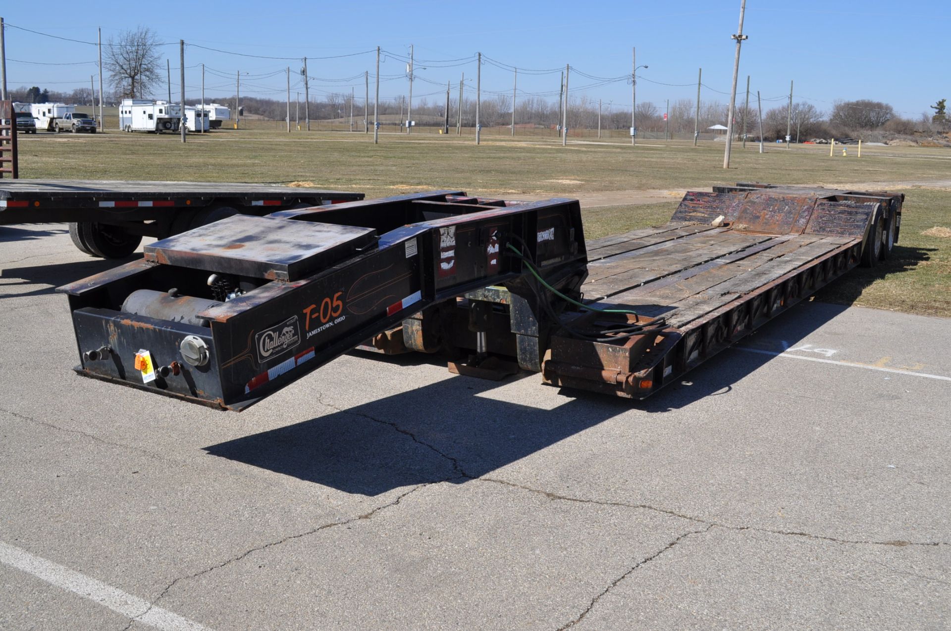 2001 Witzco Challenger detach trailer, pony motor, tandem axle, 35 Ton Cap, VIN 1W8A11D291S000272