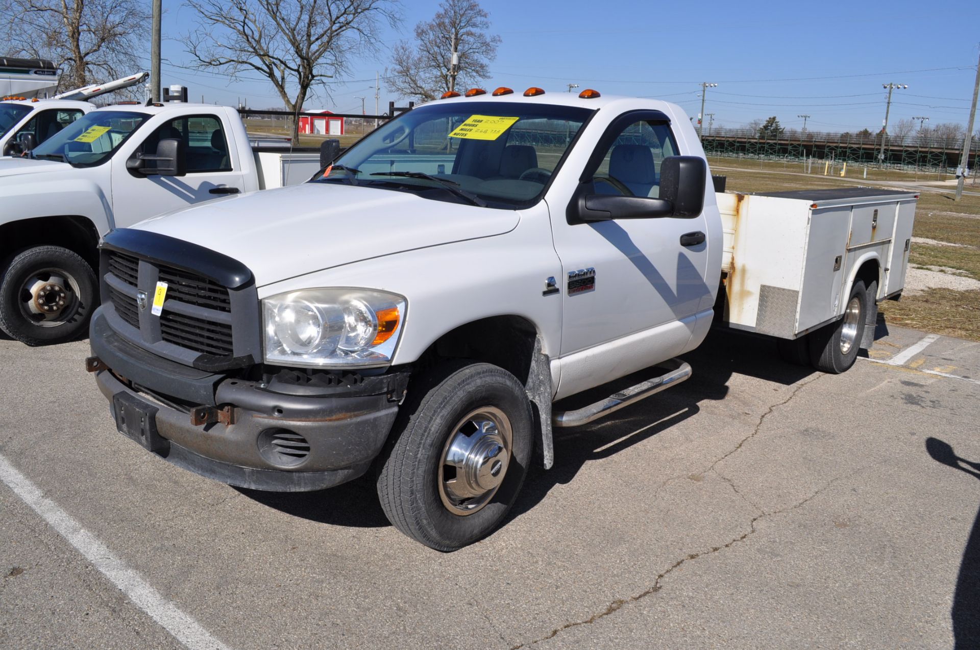 2007 Dodge Ram 3500 HD, dual wheels, reg cab, Cummins diesel, auto trans, 9’ Knapheide service bed