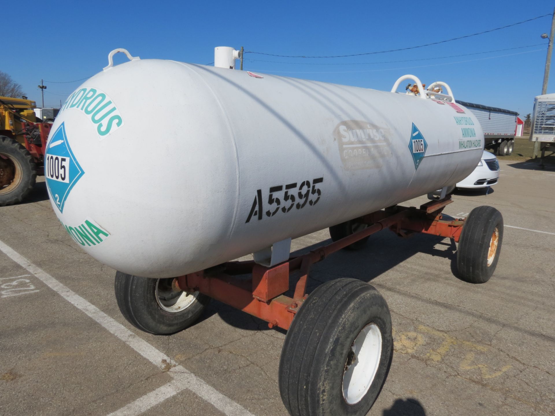 1000 gal NH3 tank on 5th wheel gear - Image 3 of 15