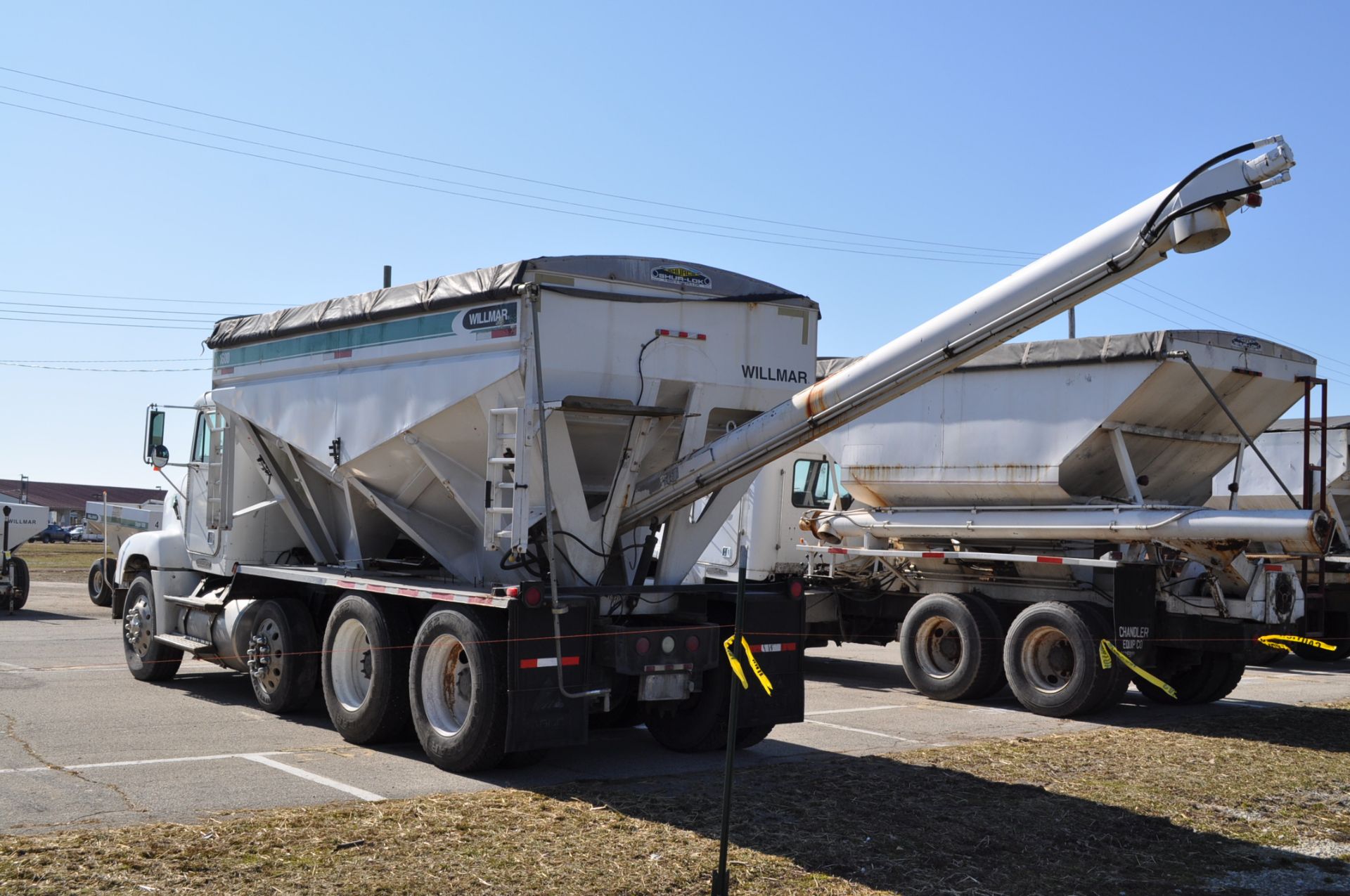 1993 Freightliner FLD, tandem, air lift 3rd axle, Cummins M11, 10-speed trans, Willmar 1600, - Image 2 of 29