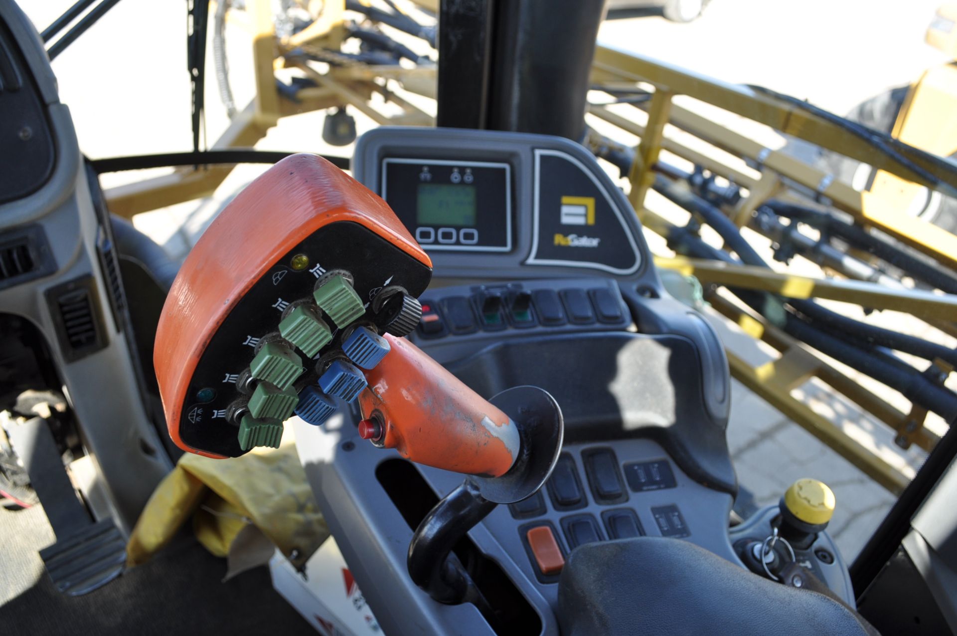 2011 RoGator 1194, 100’ booms, 1100 gal. SS tank, Raven Viper Pro, Accu Boom, auto steer, - Image 25 of 27