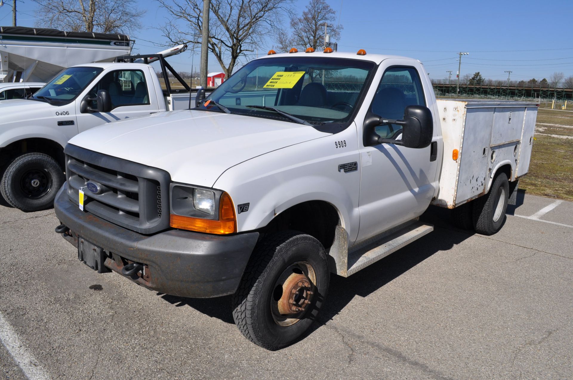 1999 Ford F-350 SD, dual wheels, reg cab, 4x4, 7.3 Power Stroke, auto trans, 9’ Knapheide service