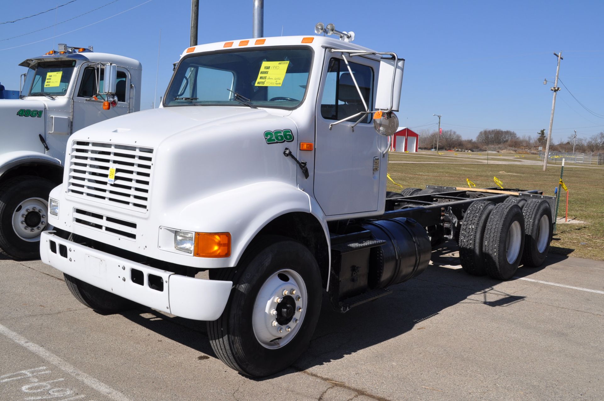 1990 International 8100, tandem, Cummins LTA-10, 9-speed trans, no bed, 371,365 mi