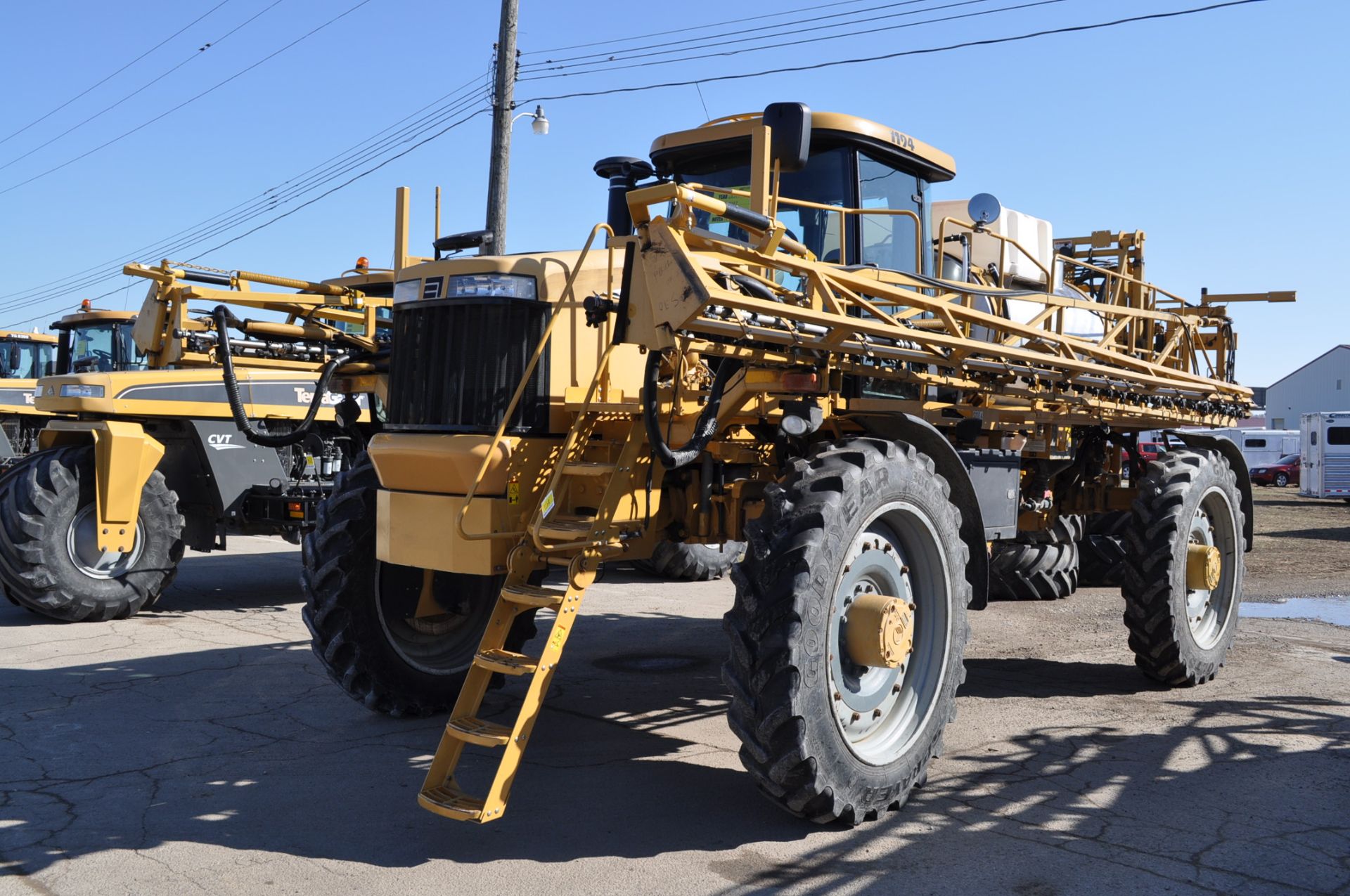 2011 RoGator 1194, 100’ booms, 1100 gal. SS tank, Raven Viper Pro, Accu Boom, auto steer,