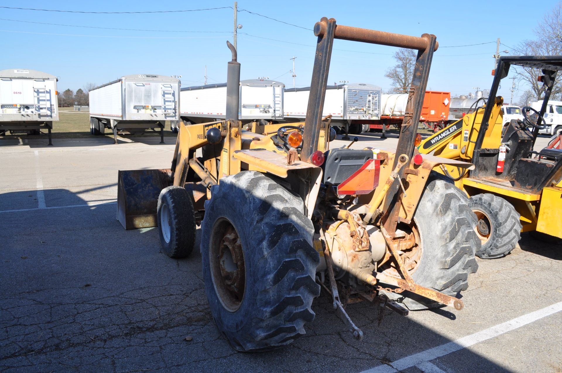 1990 Ford 445C tractor w/ loader - Image 4 of 13