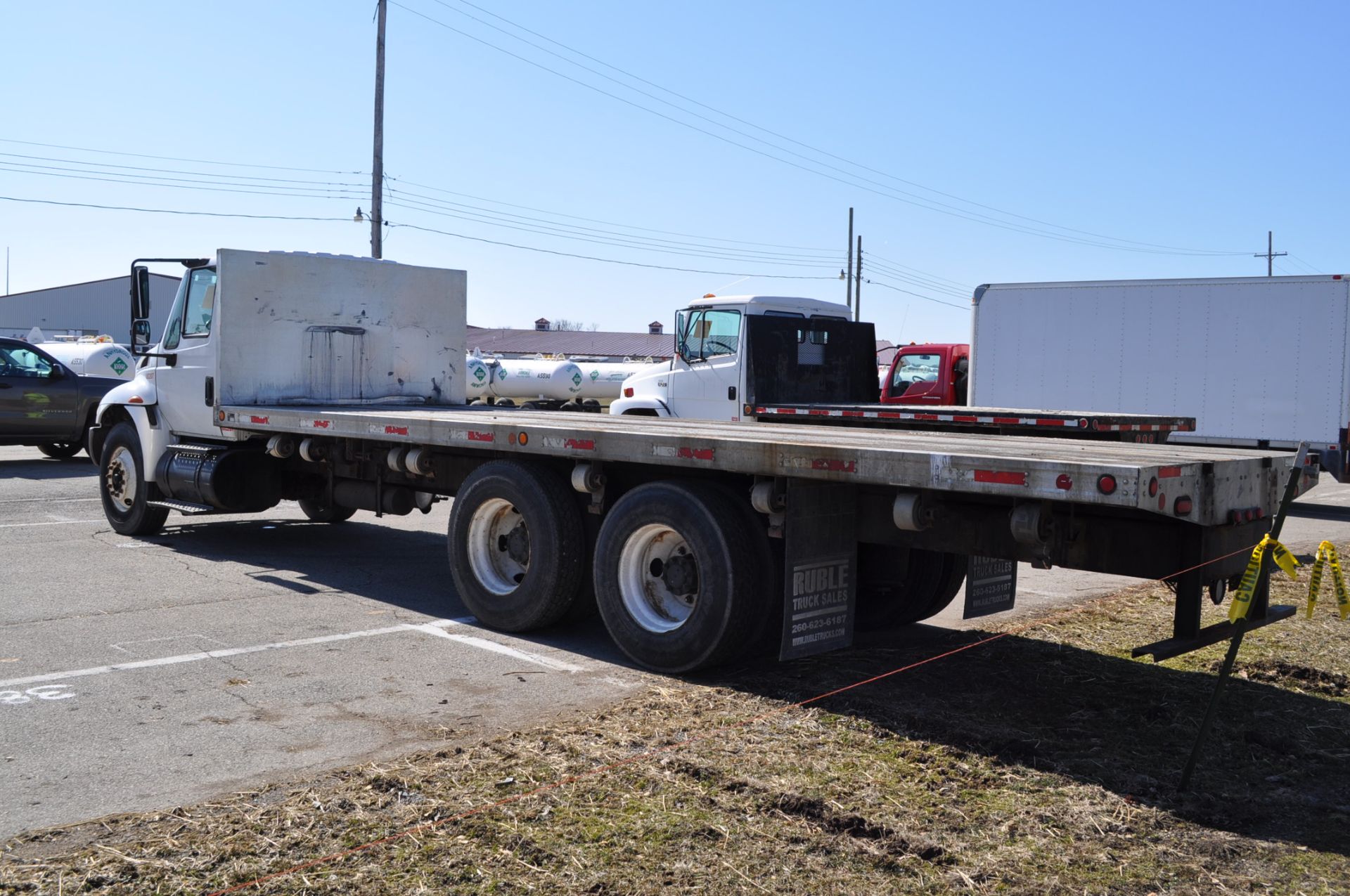 2002 International 4400, tandem, DT 466, auto trans, 25’ alum. flat bed, 233,000 mi. - Image 3 of 21