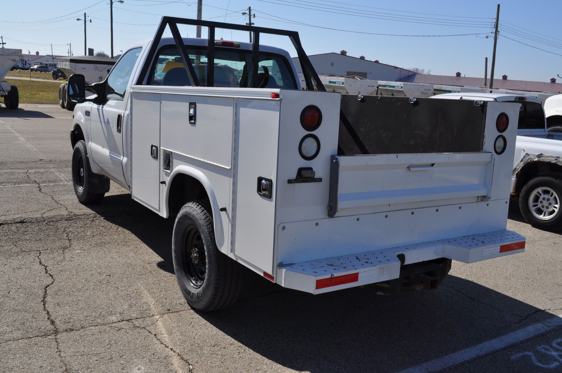 2004 Ford F-350 XL, reg. cab, 4x4, V-10 Triton, auto trans, 9’ Knapheide service bed, 211,673 m - Image 2 of 27