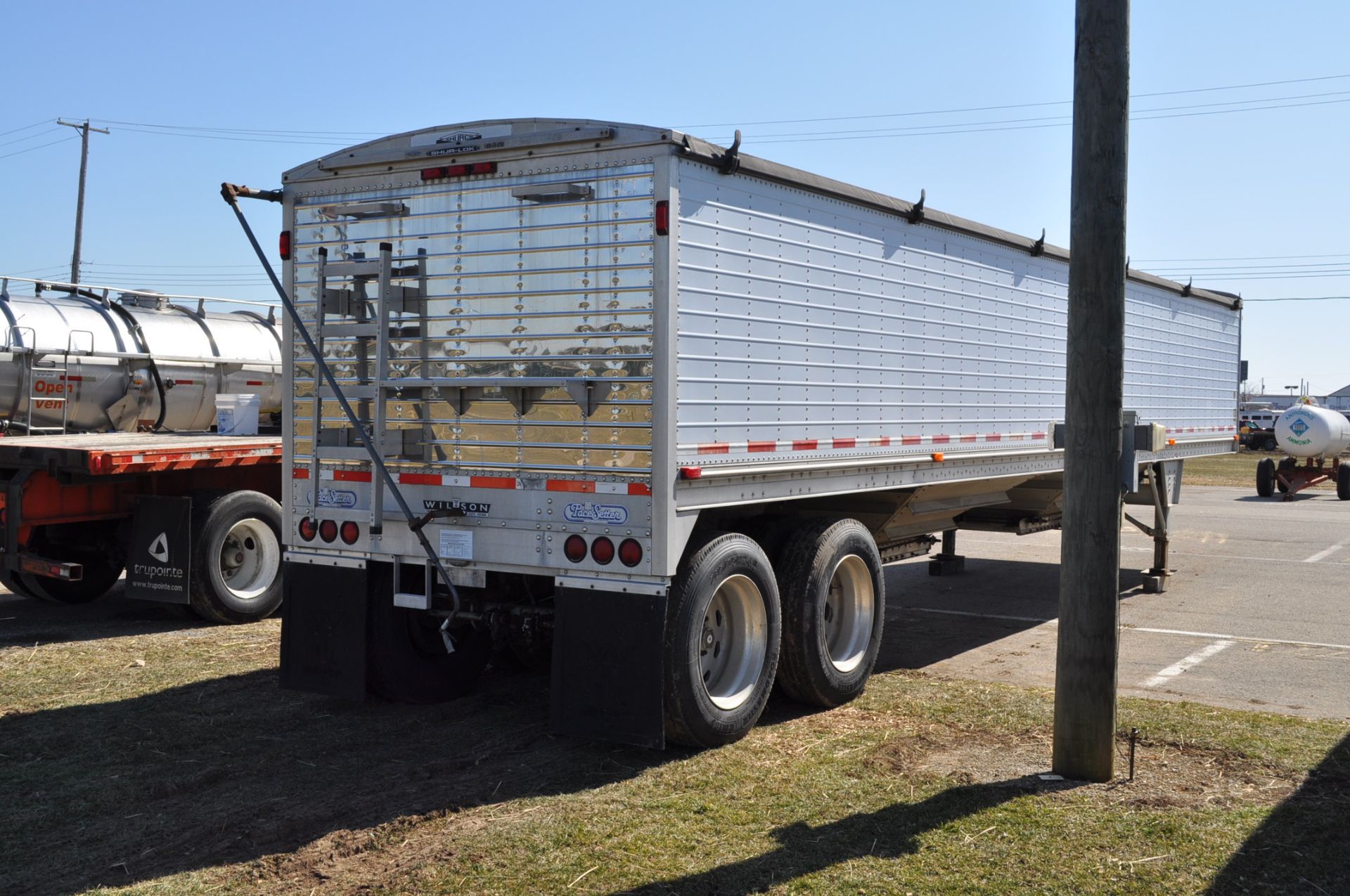 2001 41’ Wilson Pacesetter Hopper Bottom, Strap Trap, tandem, air ride, roll tarp - Image 5 of 15