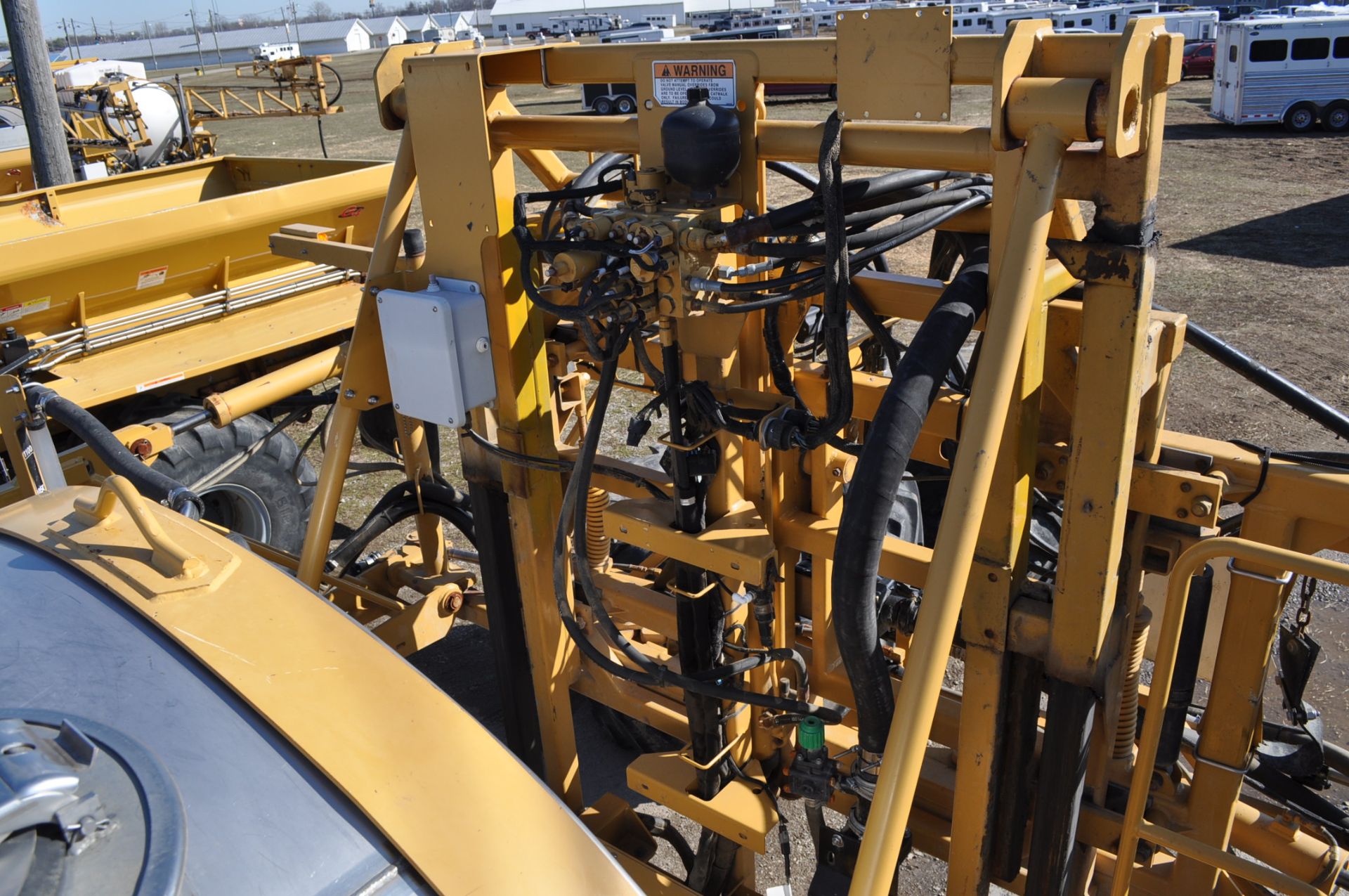 2011 RoGator 1194, 100’ booms, 1100 gal. SS tank, Raven Viper Pro, Accu Boom, auto steer, - Image 18 of 27