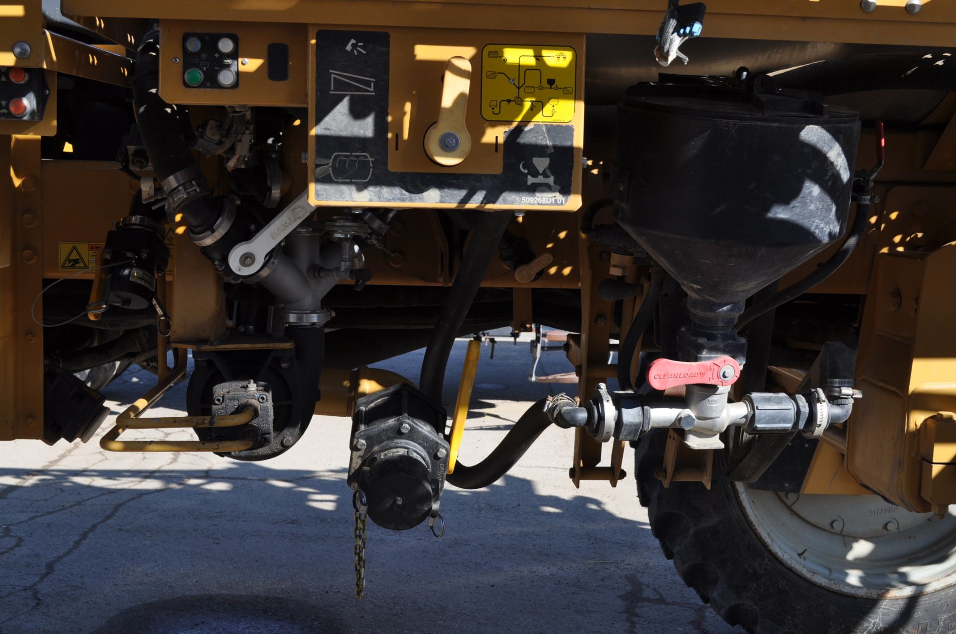 2011 RoGator 1194, 100’ booms, 1100 gal. SS tank, Raven Viper Pro, Accu Boom, auto steer, - Image 14 of 27