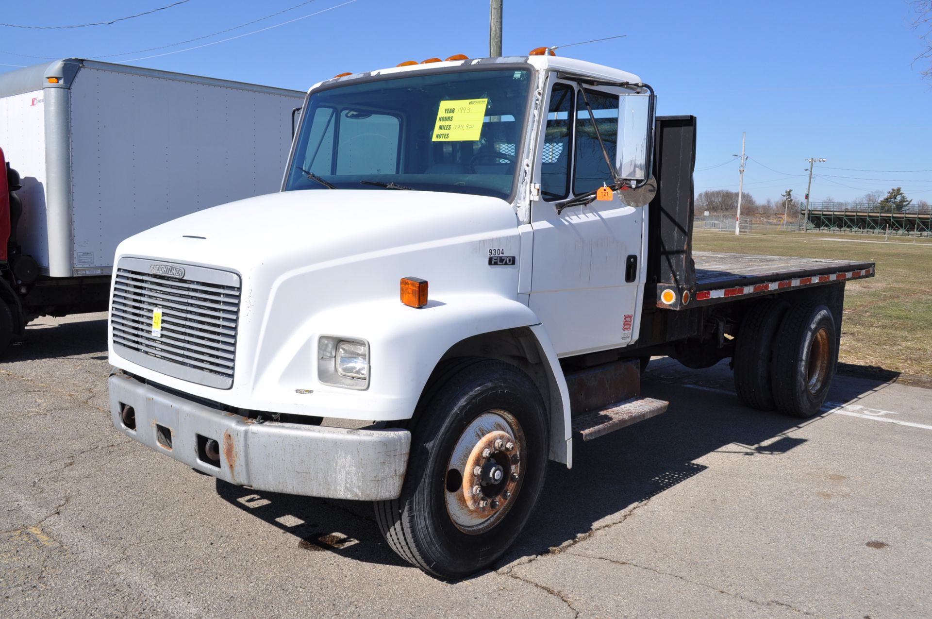 1993 Freightliner FL70, single, Cummins 5.9, 6-speed trans, 14’ flat bed, 294,873 mi