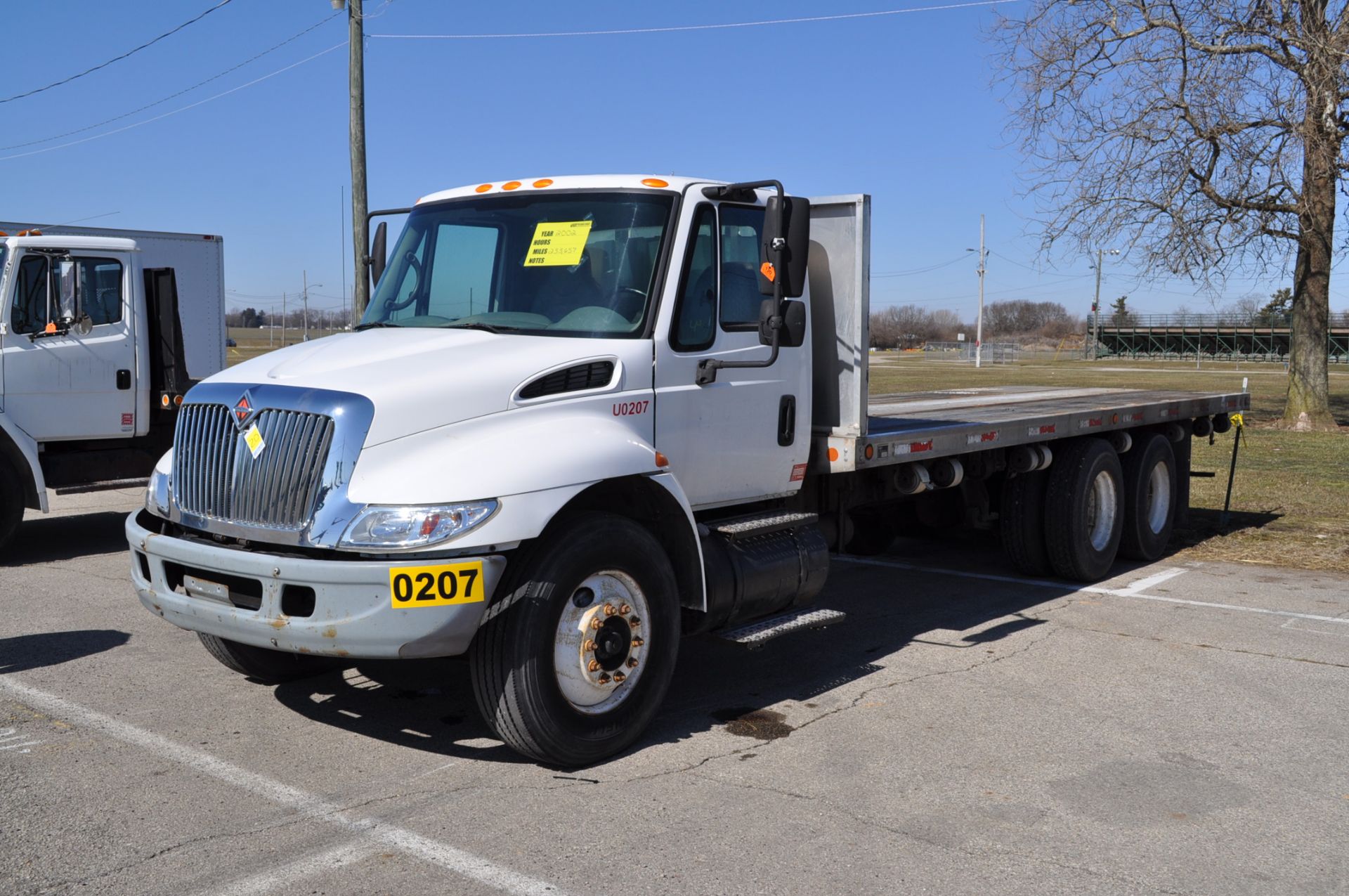 2002 International 4400, tandem, DT 466, auto trans, 25’ alum. flat bed, 233,000 mi. - Image 2 of 21