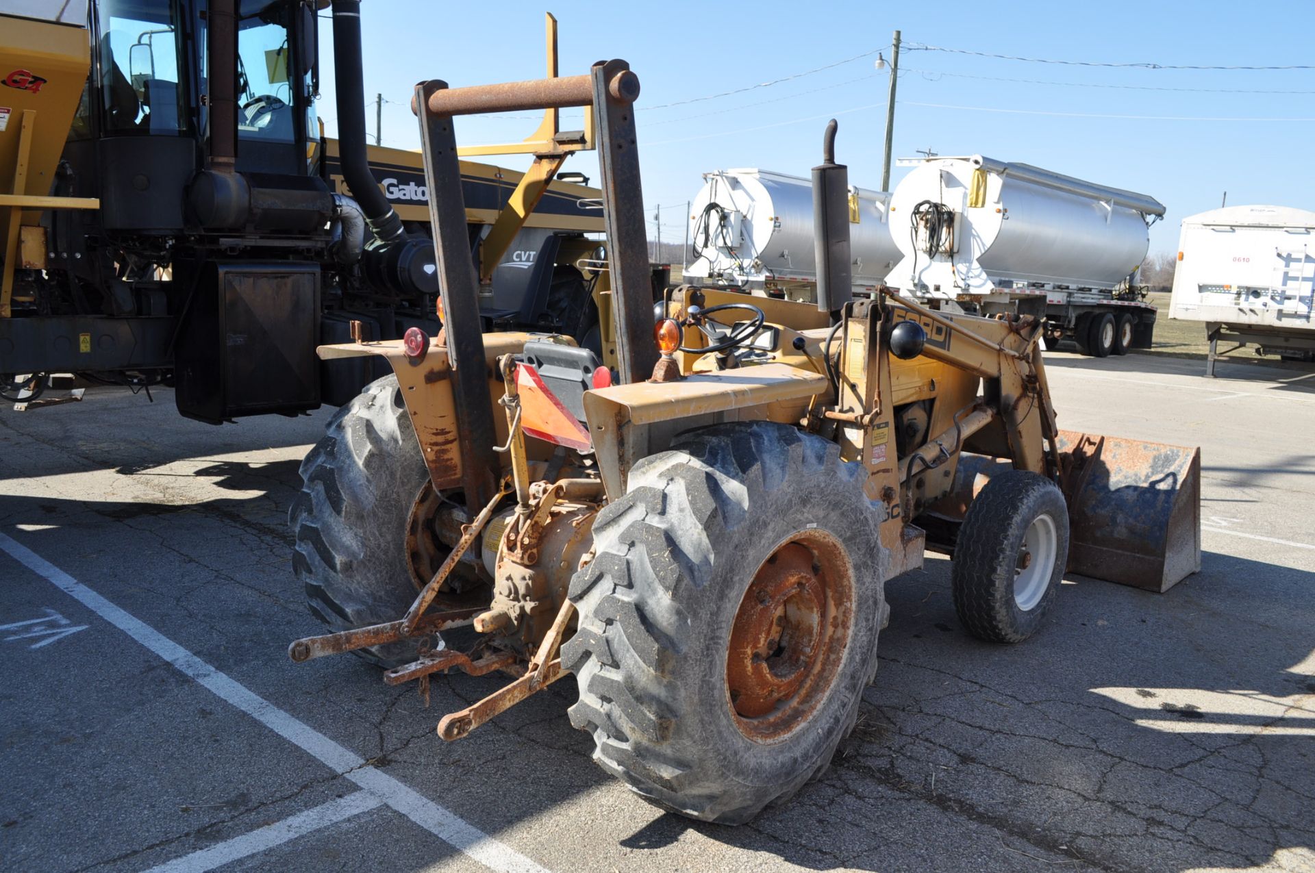 1990 Ford 445C tractor w/ loader - Image 3 of 13