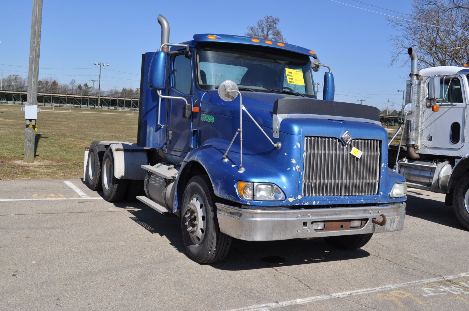 2005 International 9400-I semi tractor, tandem, Cummins ISX,10-speed, air ride, 766,280 mi - Image 4 of 21