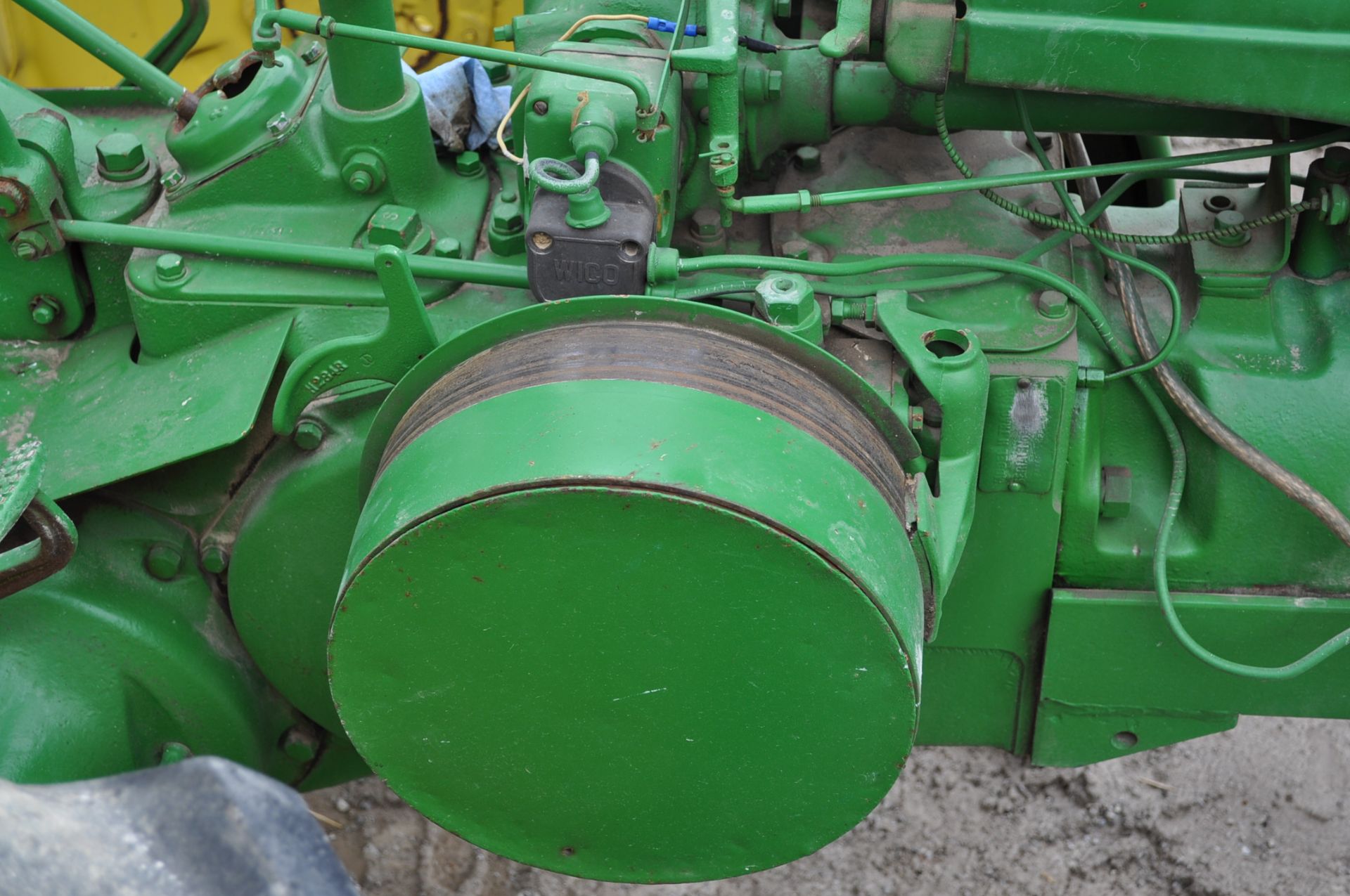 John Deere H tractor, gas, 9.5-32 rear tires, 4.00-15 front tires, narrow front, electric start - Image 9 of 12