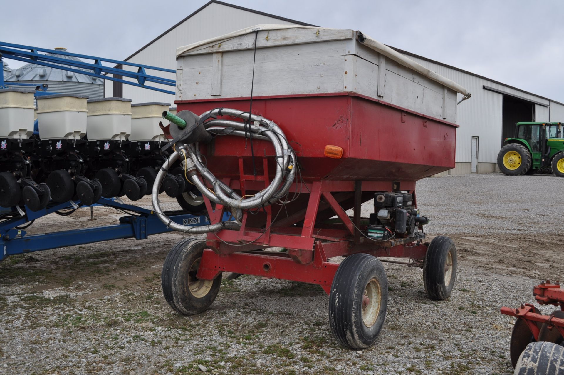 Gravity bed wagon on gear, 11L-15 ties, with Yetter seed Jet air transfer system, roll tarp - Image 4 of 8
