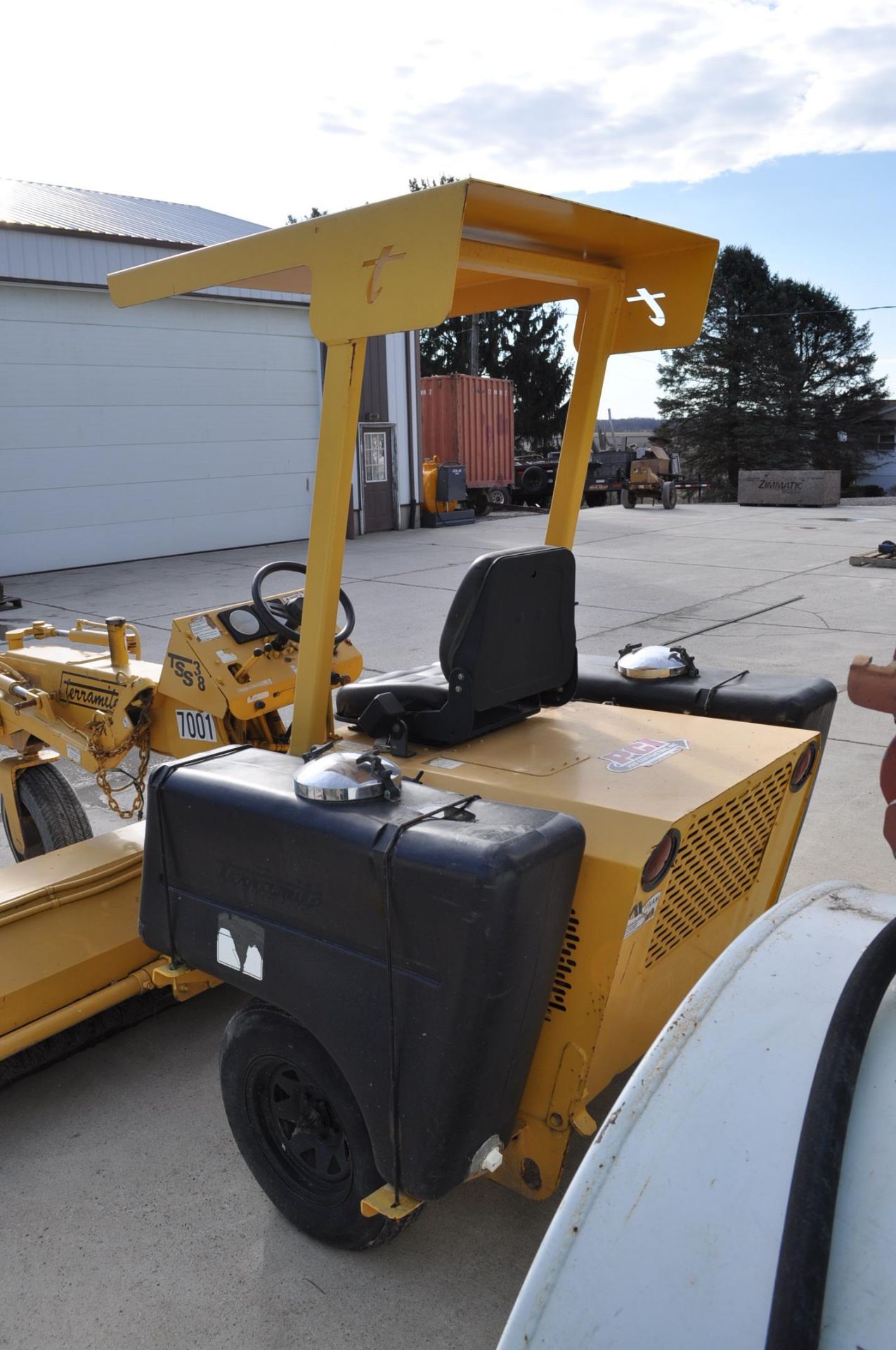 Terramite TSS 38 self-propelled sweeper, Kubota diesel, hydrostatic drive, 205/75 R 14 tires, - Image 4 of 15