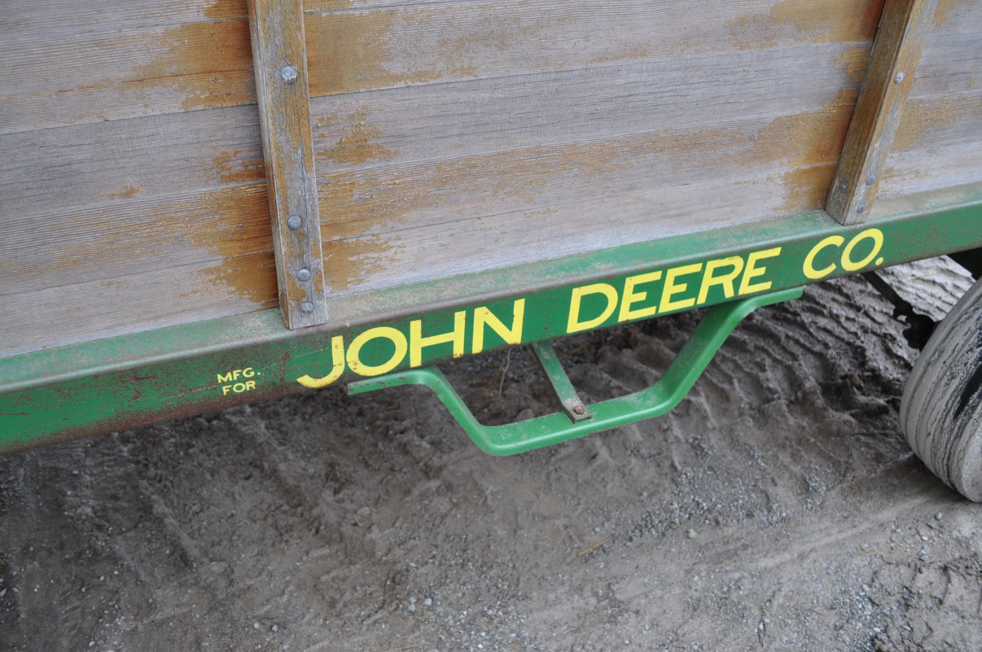 Silage wagon with John Deere gear and hoist - Image 9 of 11