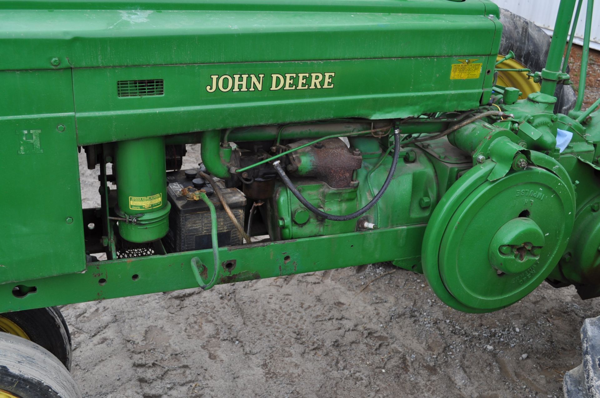 John Deere H tractor, gas, 9.5-32 rear tires, 4.00-15 front tires, narrow front, electric start - Image 11 of 12