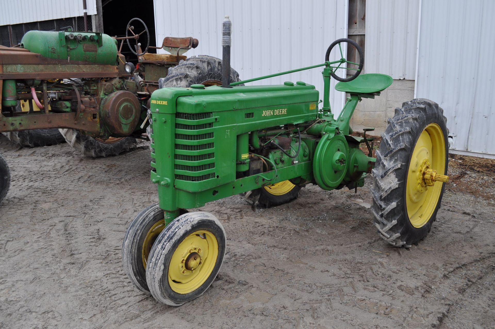 John Deere H tractor, gas, 9.5-32 rear tires, 4.00-15 front tires, narrow front, electric start