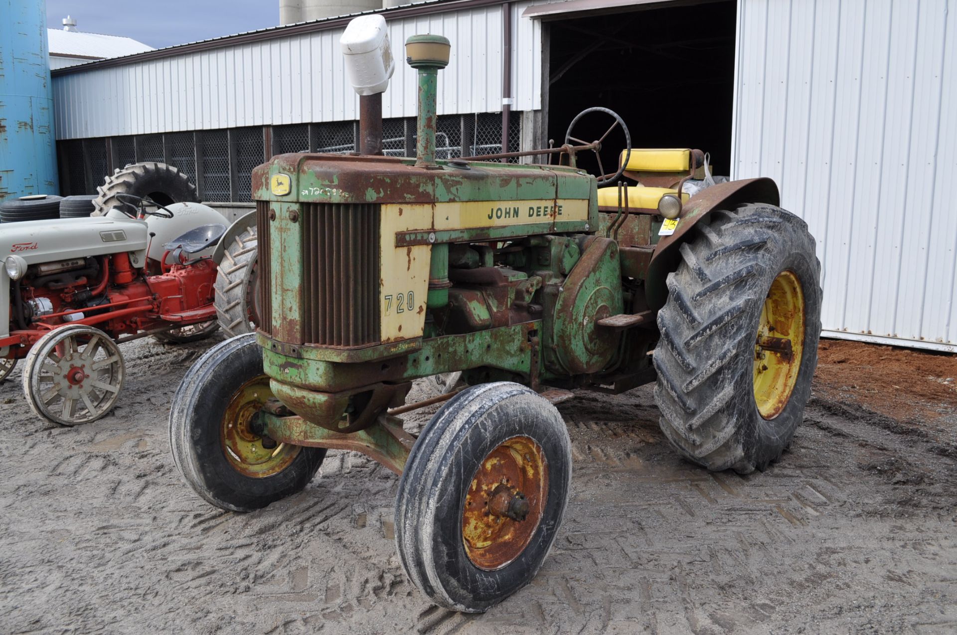 John Deere 720 standard, diesel, 18.4-30 rear, 7.50-18 front, wide front, power steering