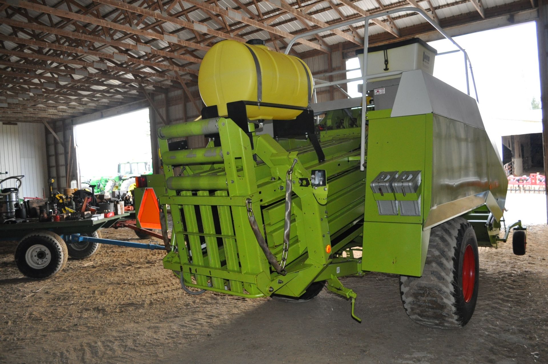 2005 Claas Quardrant 2100 Roto Cut square baler, 27”x32” bale, 600/50-22.5 flotation tires, twine - Image 4 of 18