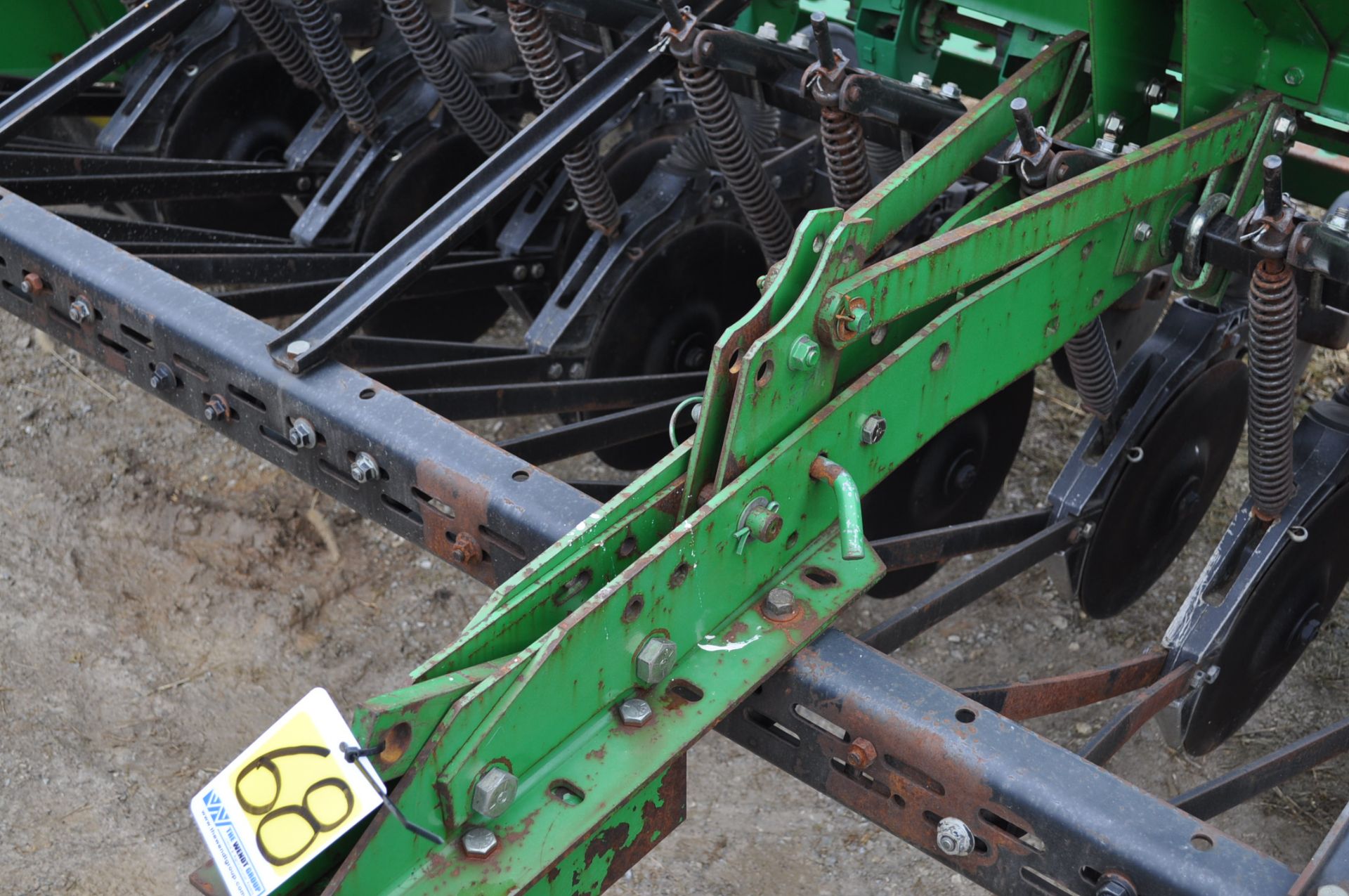John Deere 450 end wheel grain drill, 17 hole, 7.50-20 tires, SN 690610, low acres - Image 8 of 8