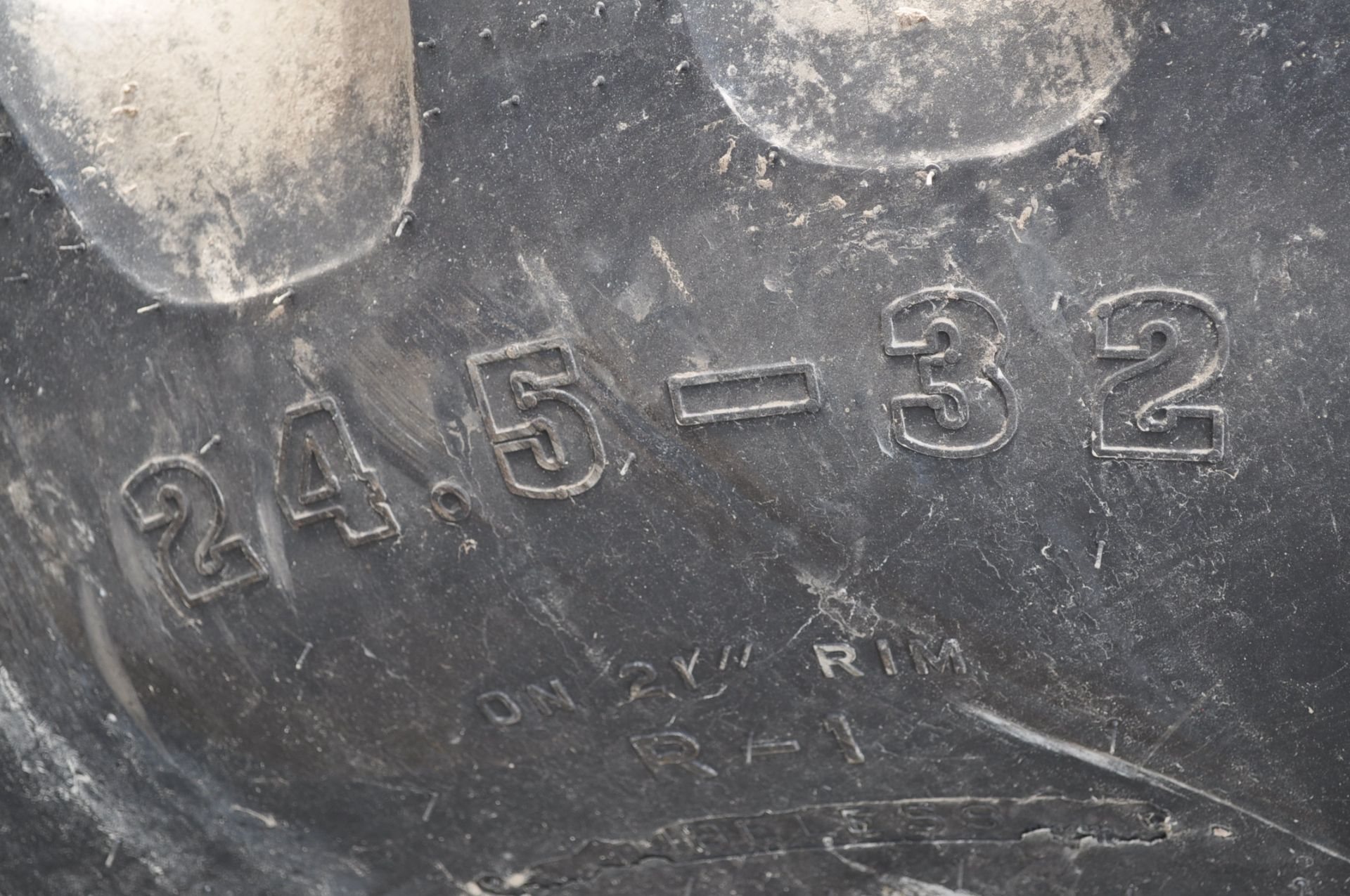 NEW 24.5 - 32 tire - Image 3 of 3