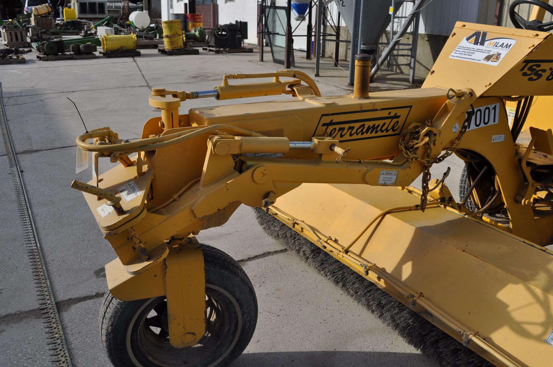 Terramite TSS 38 self-propelled sweeper, Kubota diesel, hydrostatic drive, 205/75 R 14 tires, - Image 7 of 15