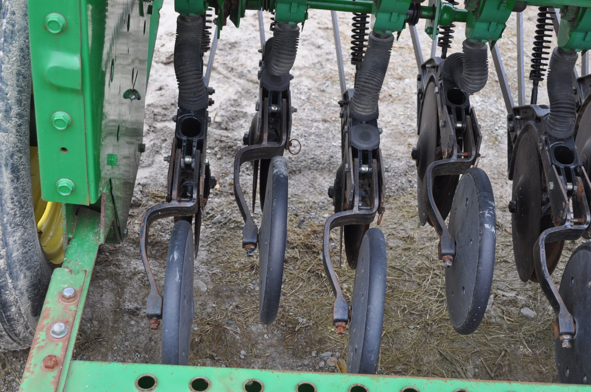 John Deere 450 end wheel grain drill, 17 hole, 7.50-20 tires, SN 690610, low acres - Image 5 of 8