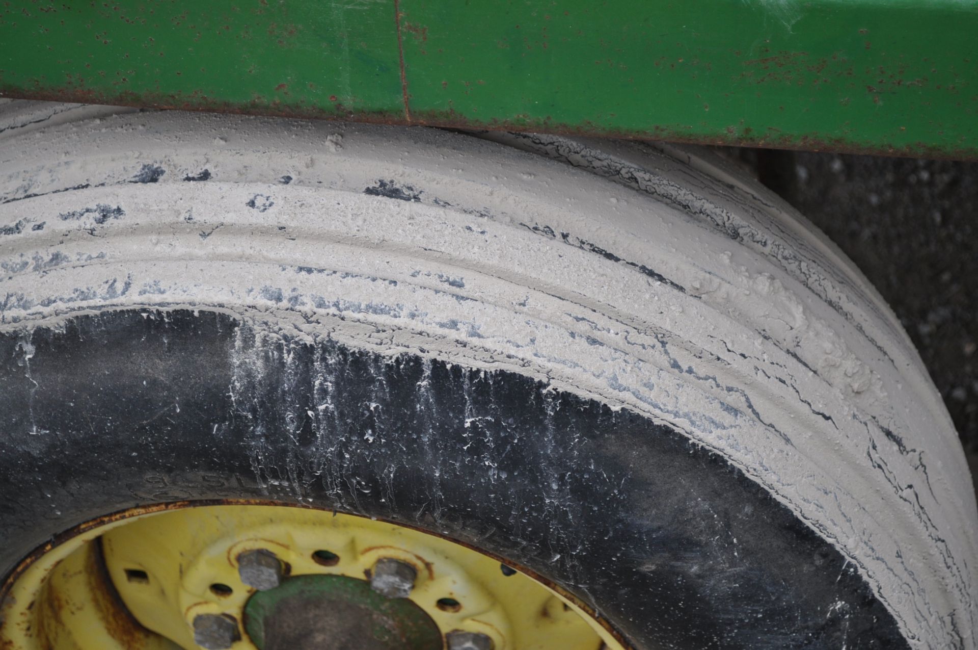 Silage wagon with John Deere gear and hoist - Image 5 of 11