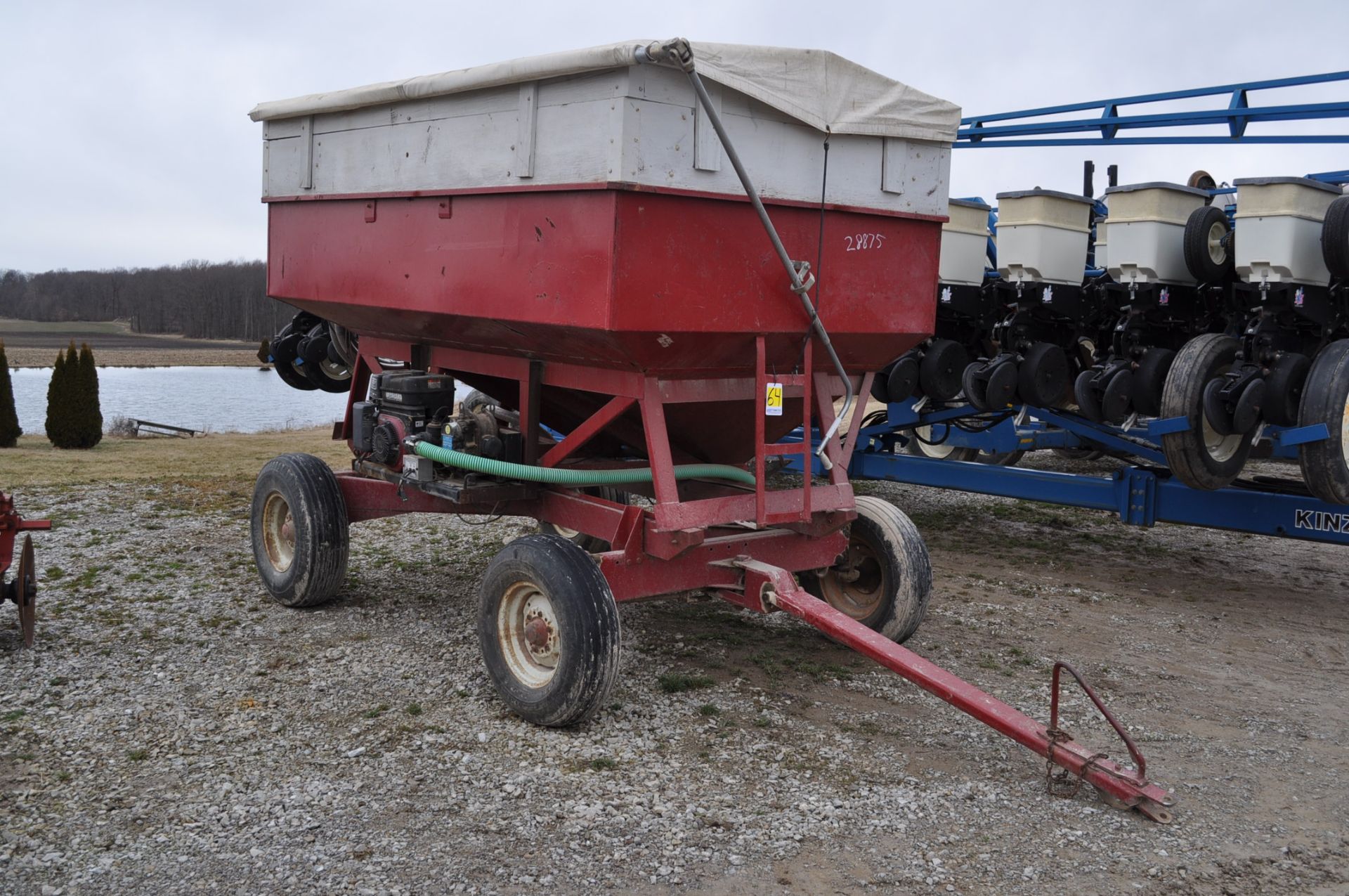 Gravity bed wagon on gear, 11L-15 ties, with Yetter seed Jet air transfer system, roll tarp