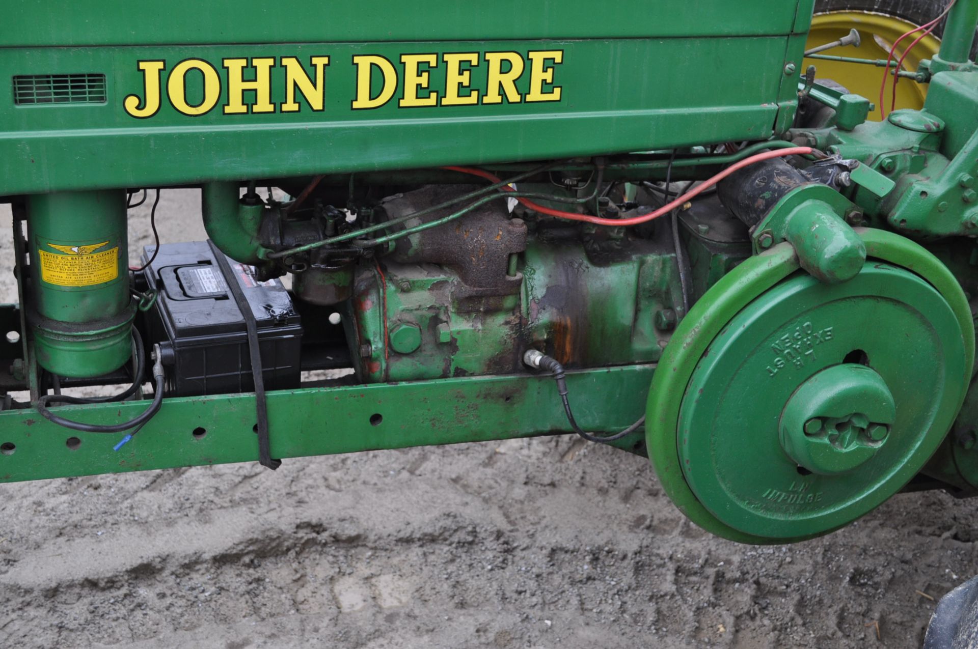 John Deere H tractor, 9.5-32 rear tires, 4.00-15 front tires, narrow front, electric start, PTO, hyd - Image 12 of 12