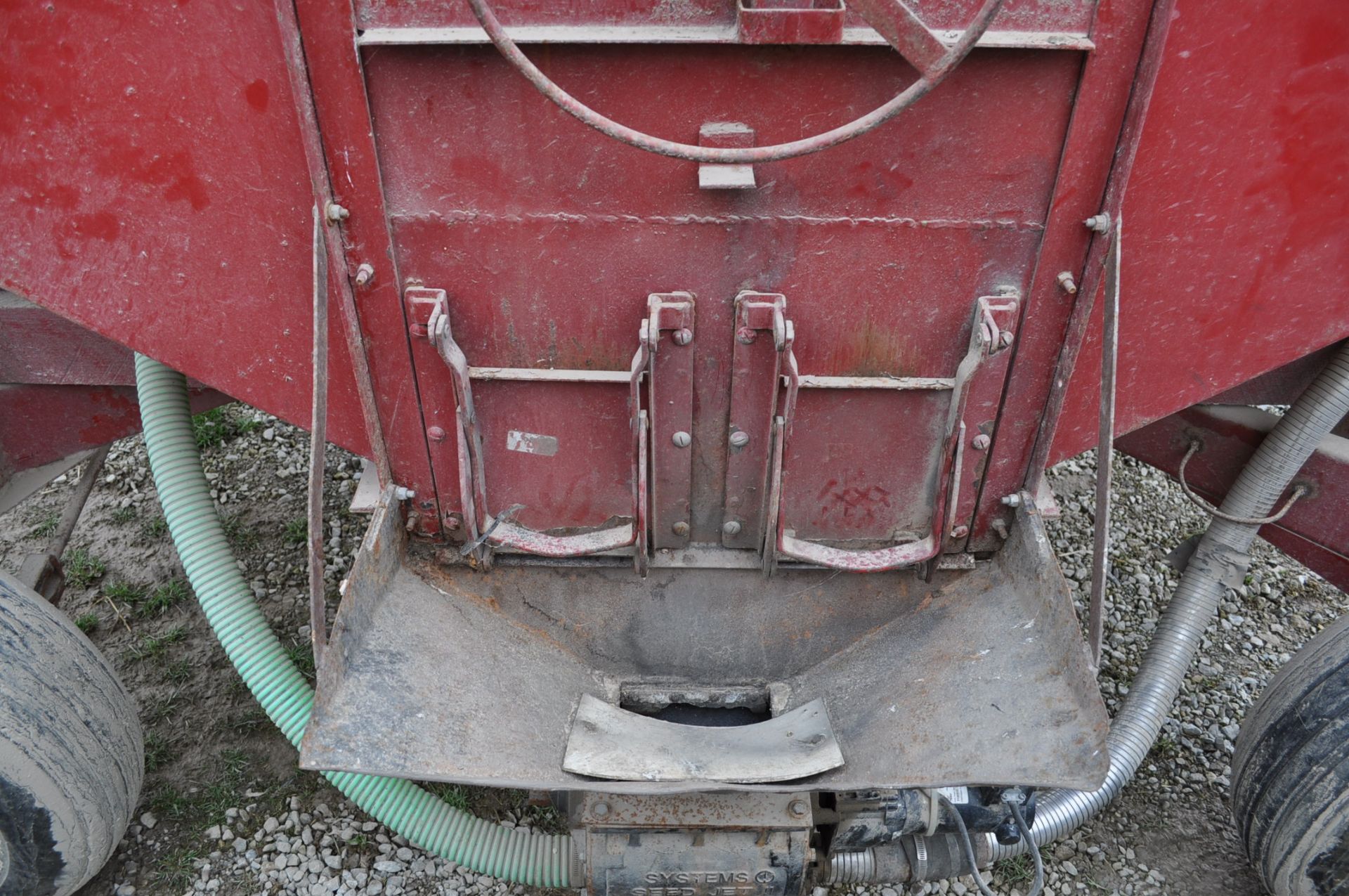 Gravity bed wagon on gear, 11L-15 ties, with Yetter seed Jet air transfer system, roll tarp - Image 8 of 8