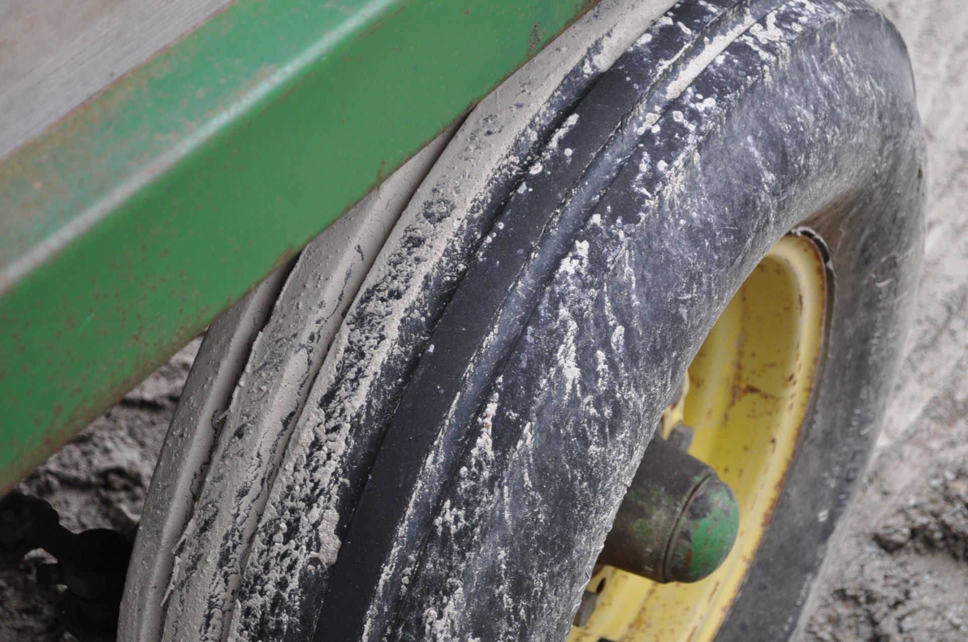 Silage wagon with John Deere gear and hoist - Image 8 of 11