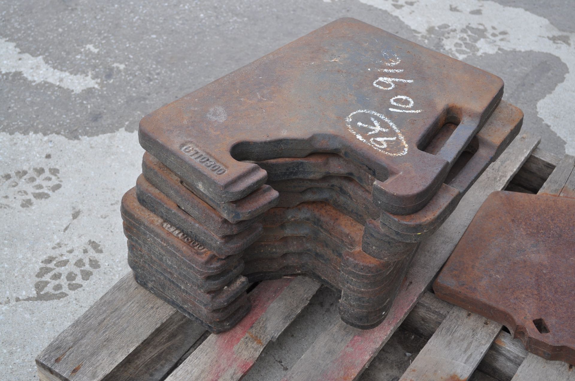 10 front tractor weights - Image 2 of 3