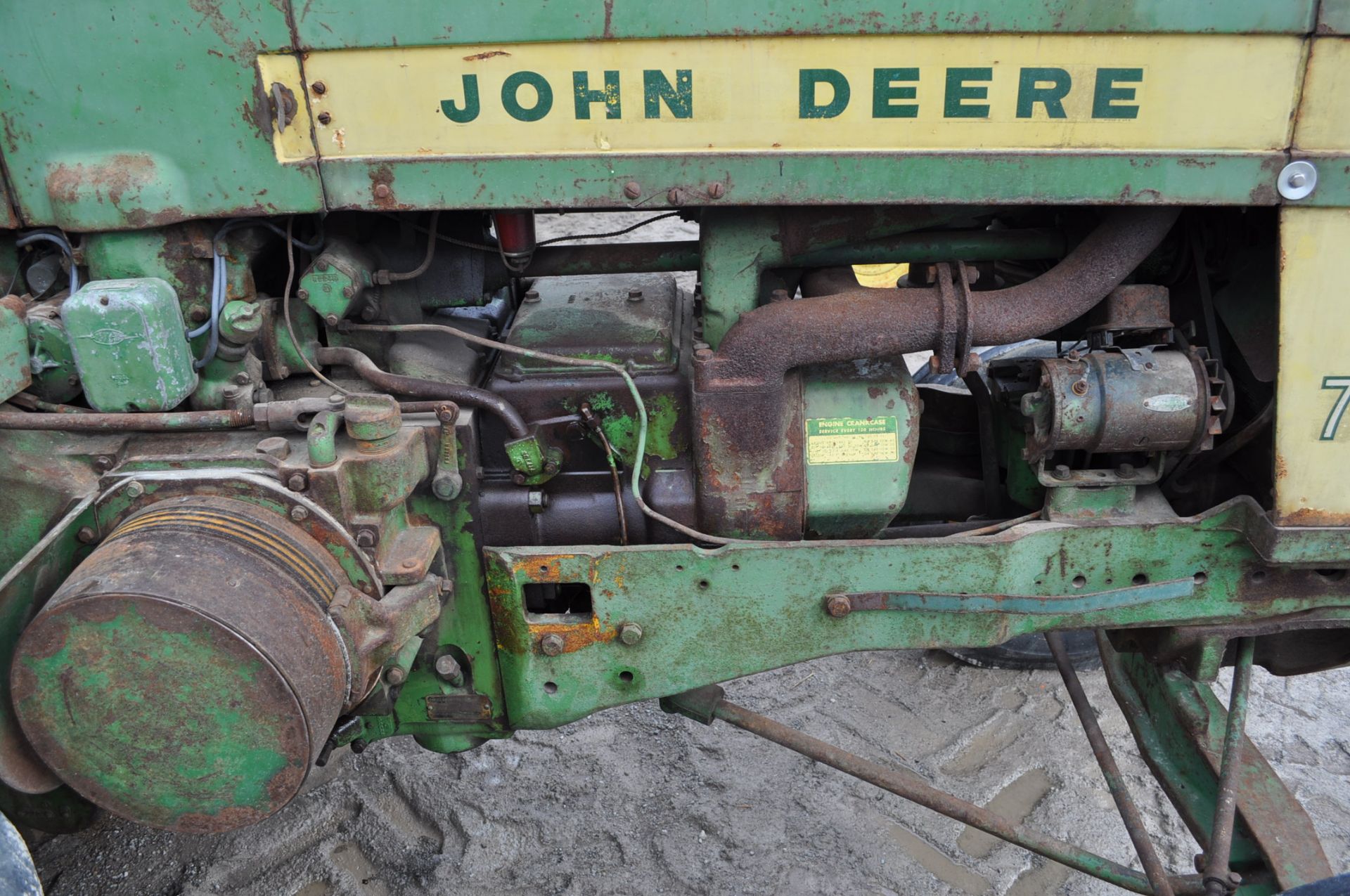 John Deere 720 standard, diesel, 18.4-30 rear, 7.50-18 front, wide front, power steering - Image 13 of 14