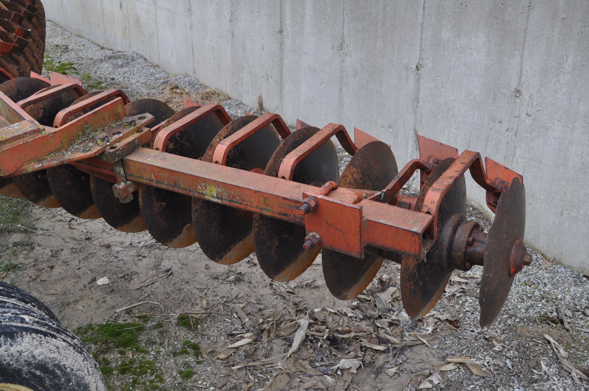 15’ Allis Chalmers disc, front notched blades, smooth rear blades - Image 8 of 13