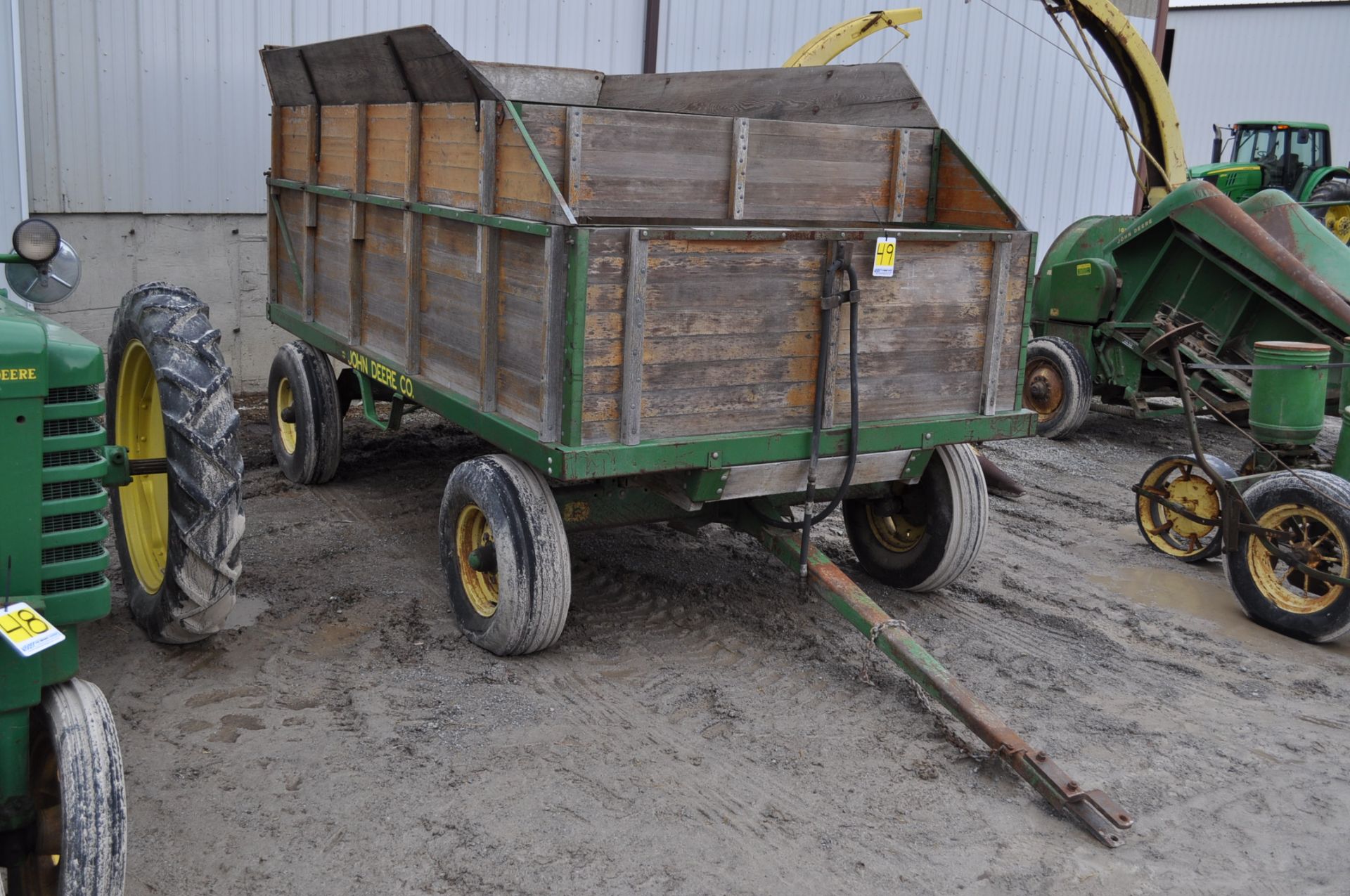 Silage wagon with John Deere gear and hoist - Image 2 of 11