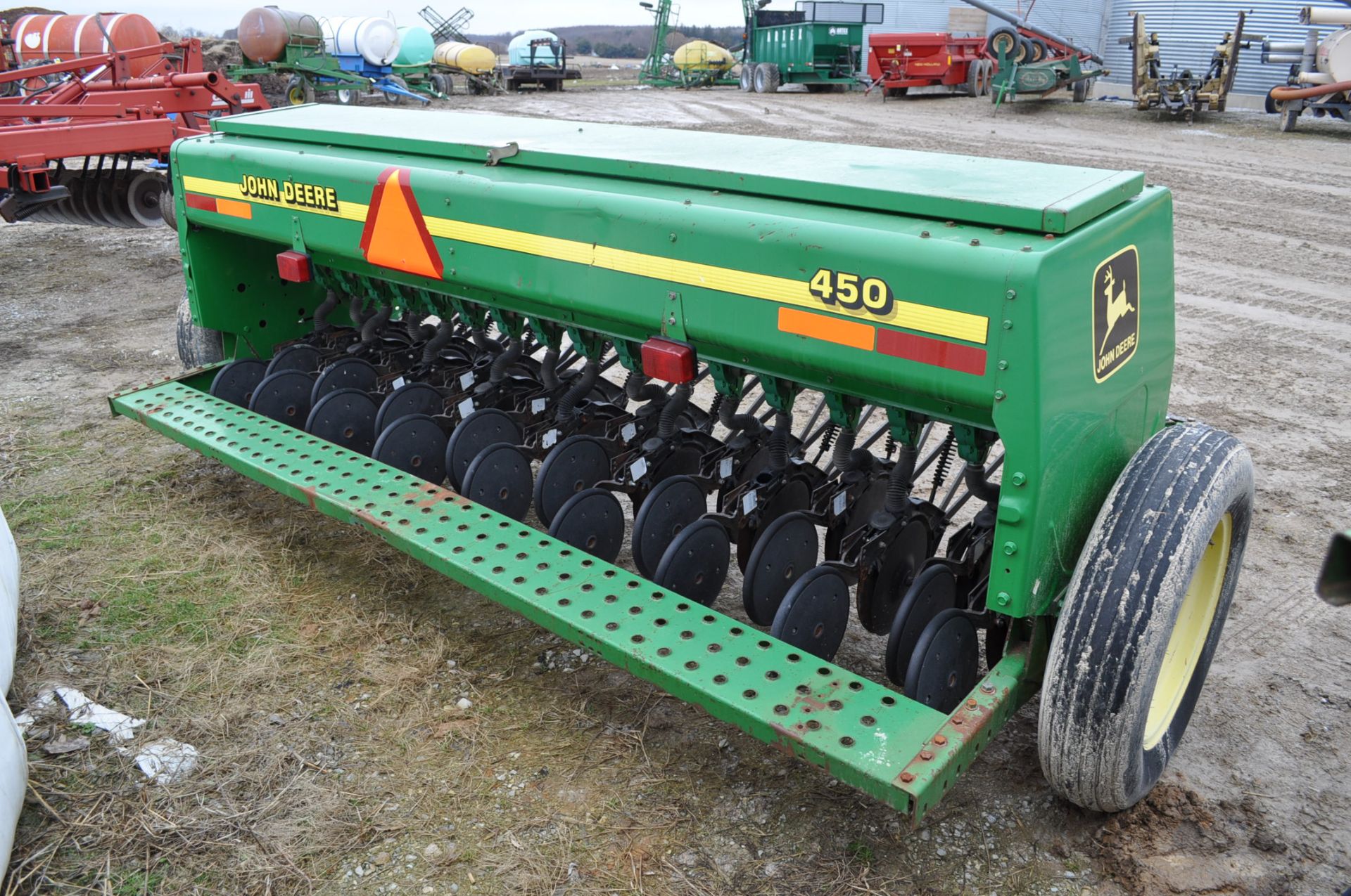 John Deere 450 end wheel grain drill, 17 hole, 7.50-20 tires, SN 690610, low acres - Image 3 of 8