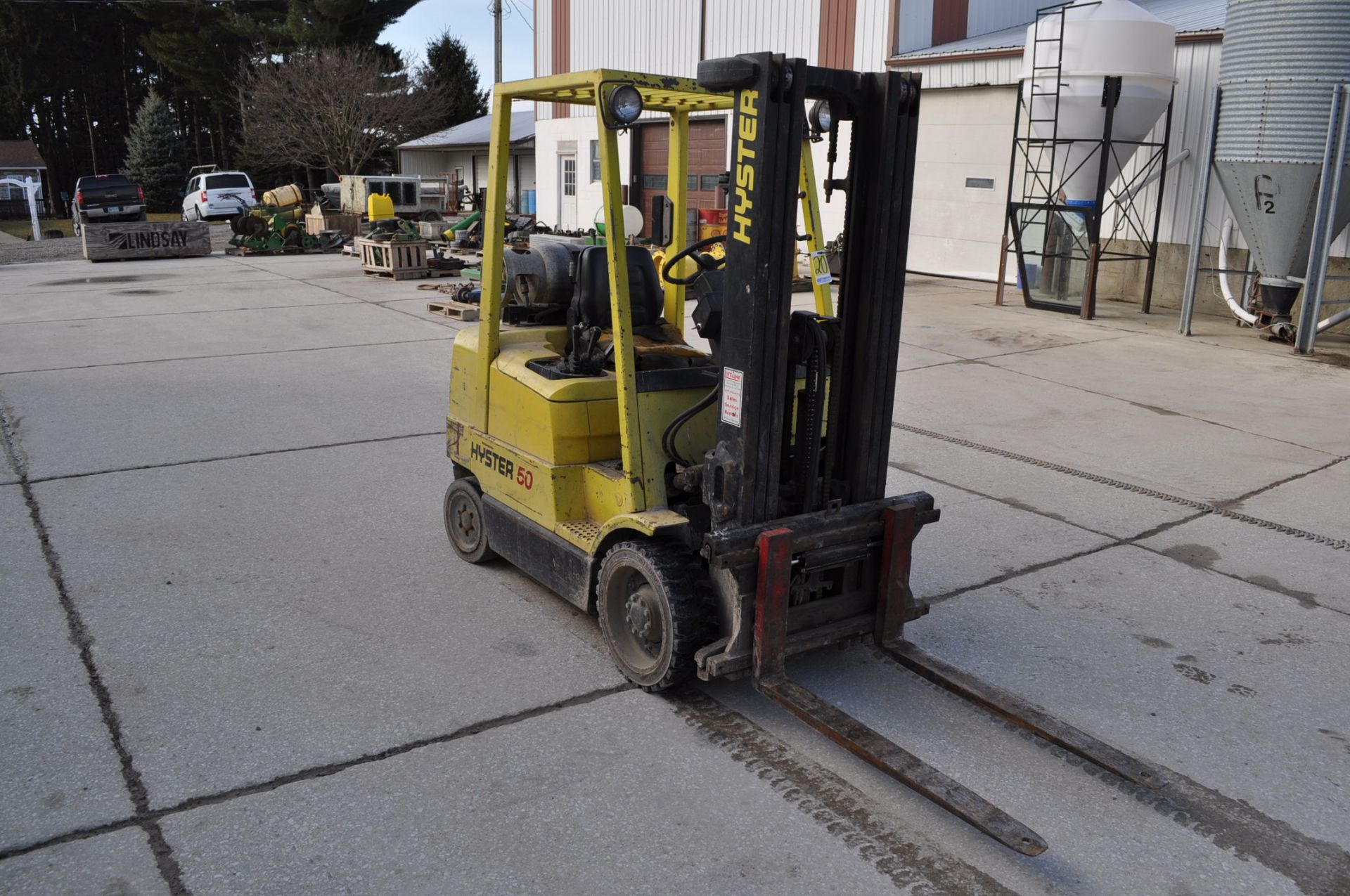 Hyster 50 fork lift, 3 stage mast, sideshift, LP, solid tires, 5,000 lb capacity - Image 2 of 14