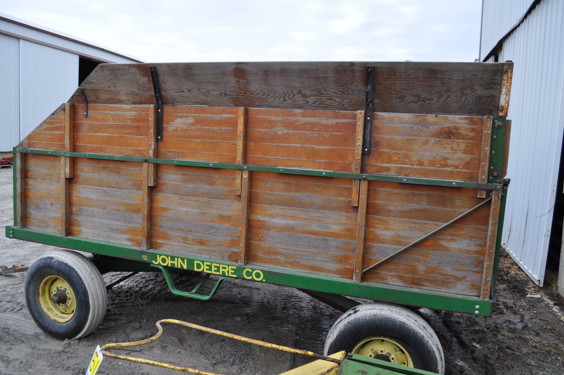 Silage wagon with John Deere gear and hoist - Image 4 of 11